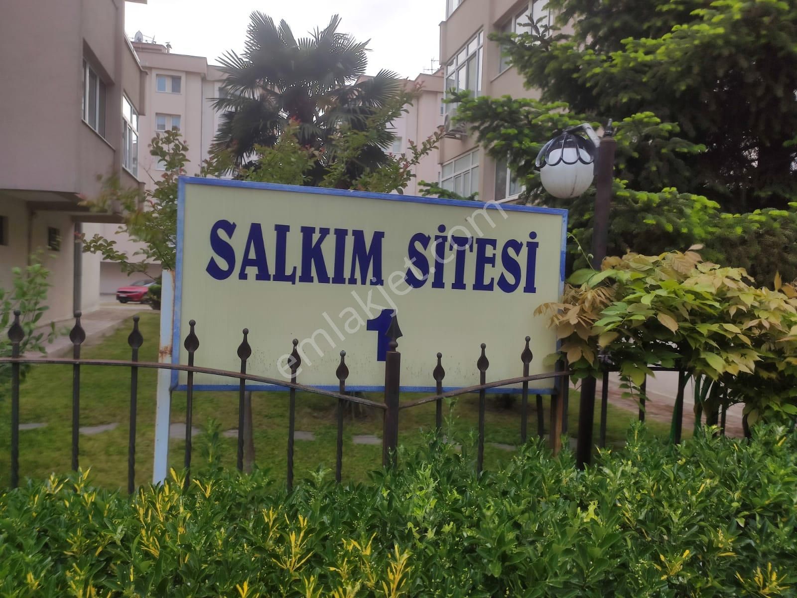 Fsm Caddesine 100m Merkezi Konumda Aydınlık Salkım 1 Sitesi 3+1 Kiralık Daire
