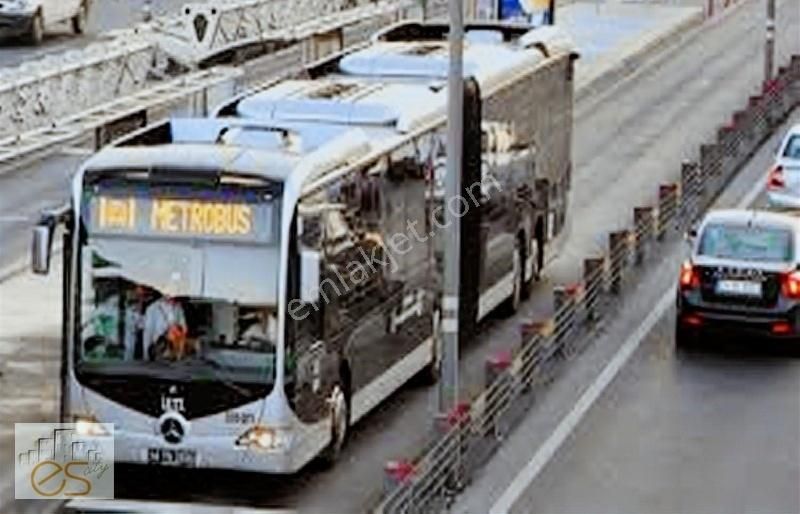 Güzelyurt Metrobüse 5dk Ebeveyn Banyolu Lüks Site İçi 2+1 Arakat