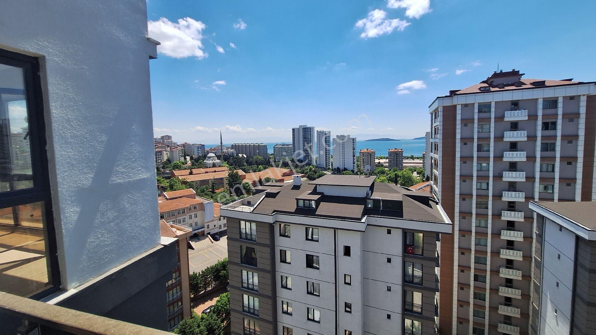 Kartal Da Deniz Manzaralı Havuzlu 3+1 Satılık Daire