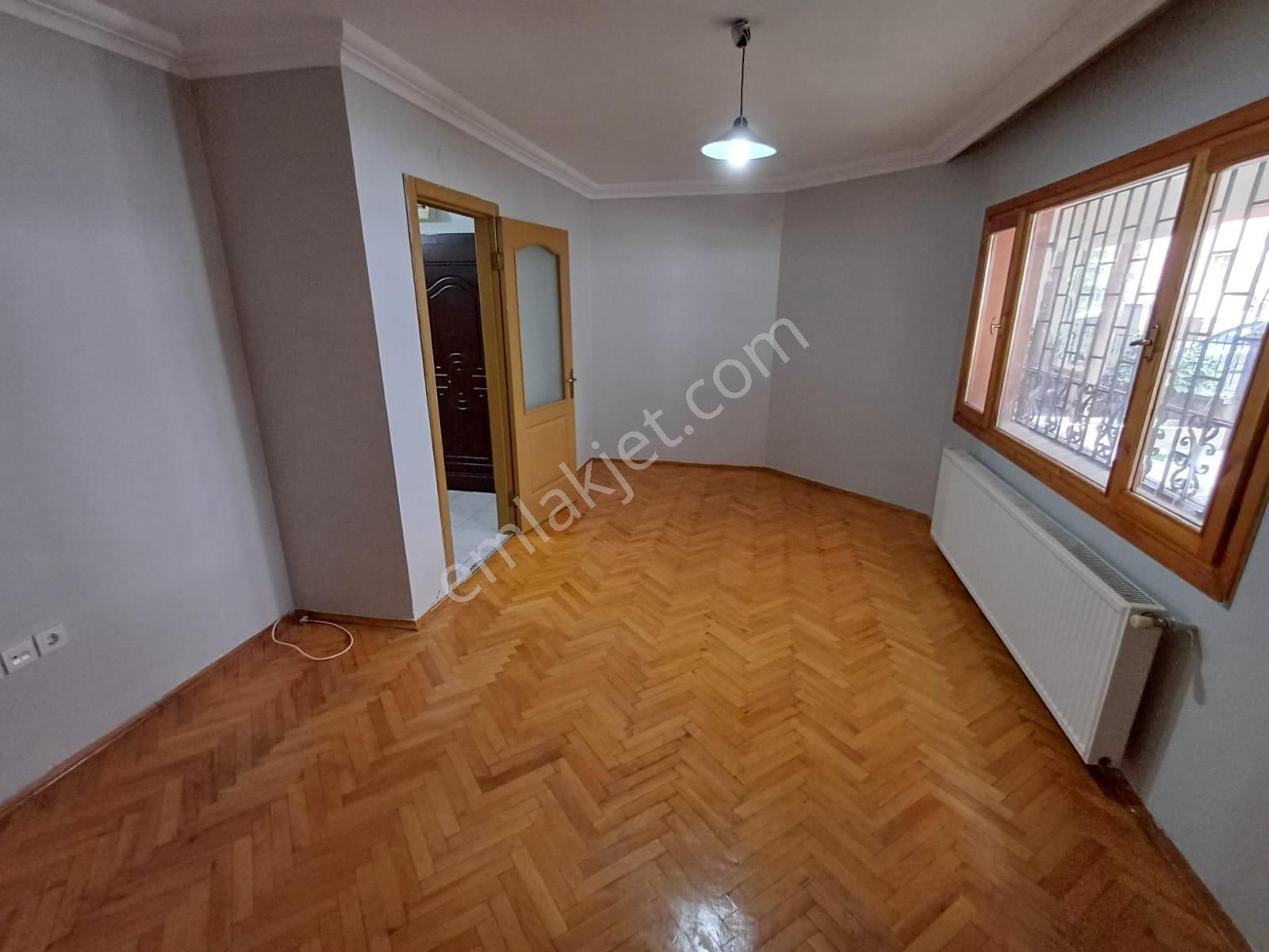 Birlik Mahallesi Ziaur Rahman Caddesine Köşke Yakın Geniş Bahçeli Giriş 3+1 110 M2 Satılık Daire