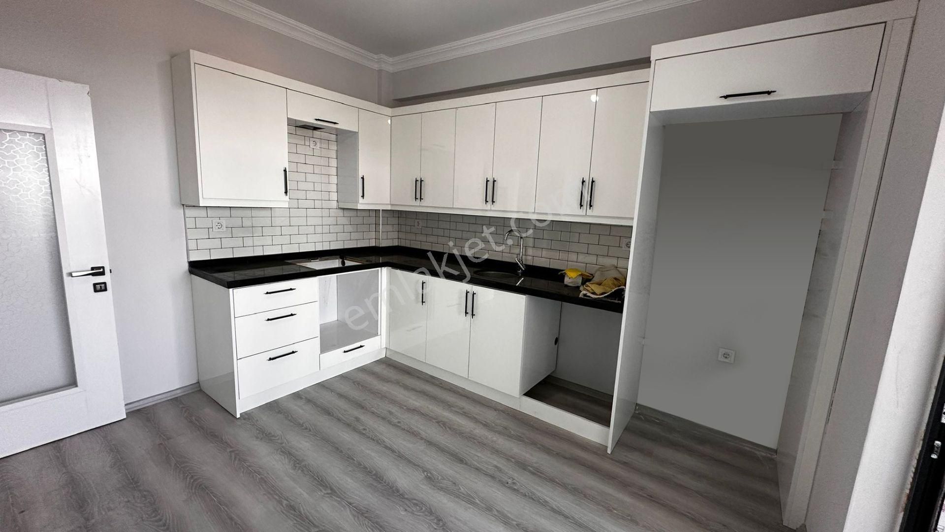 Beşikdüzü Sahil'de Yeni - Deniz Manzaralı Satılık Daire