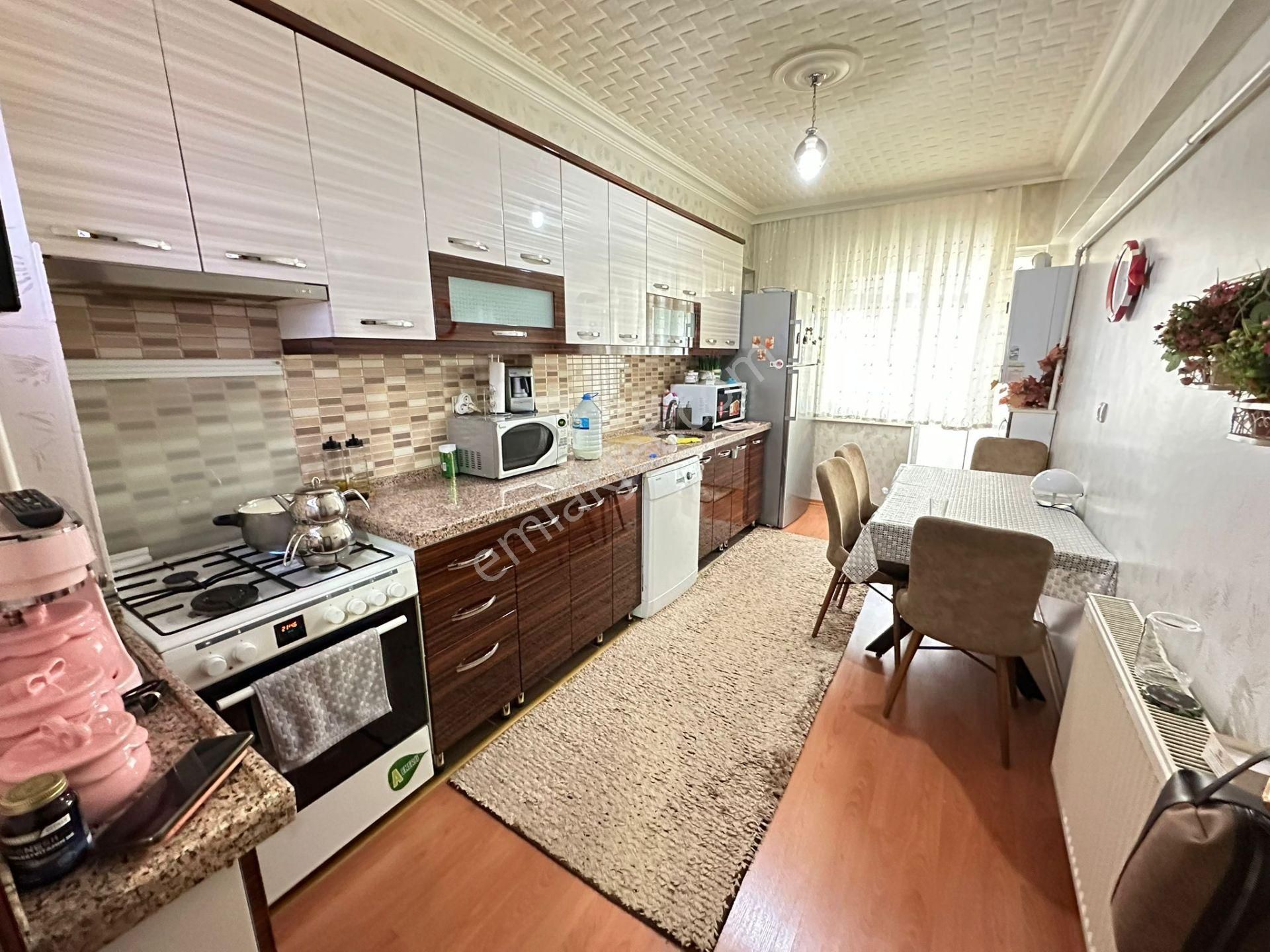Tepebaşı'nda 3+1 Üst Kat 1 Bağımlı Full Yapılı Manzaralı Geniş