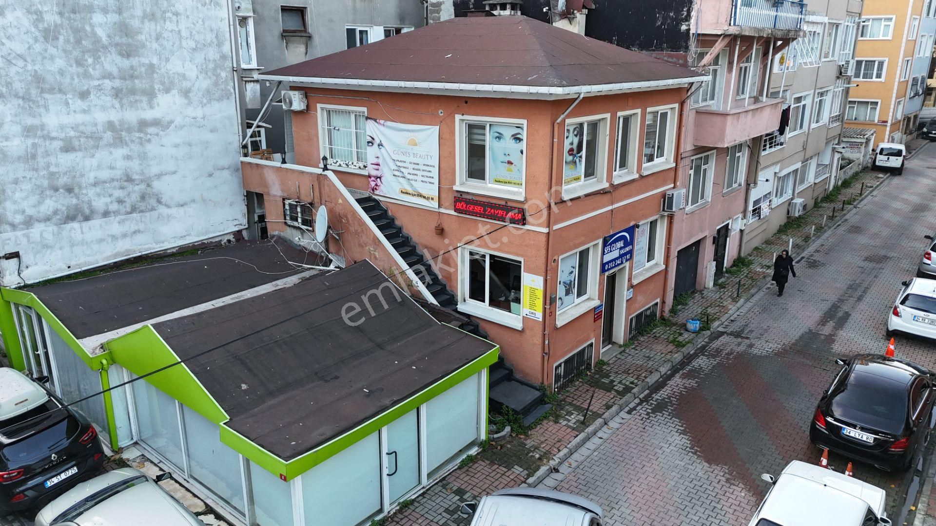 Sarıyer Merkez'de Köşe Konumlu Dükkan Ve 3 Daireli Komple Bina