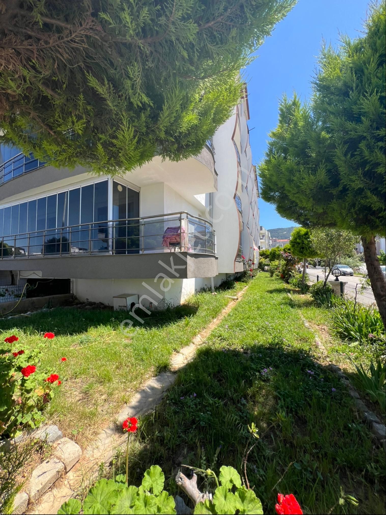 Aydın Kuşadası Davutlar’da Satılık Önü Açık 1+1 Daire