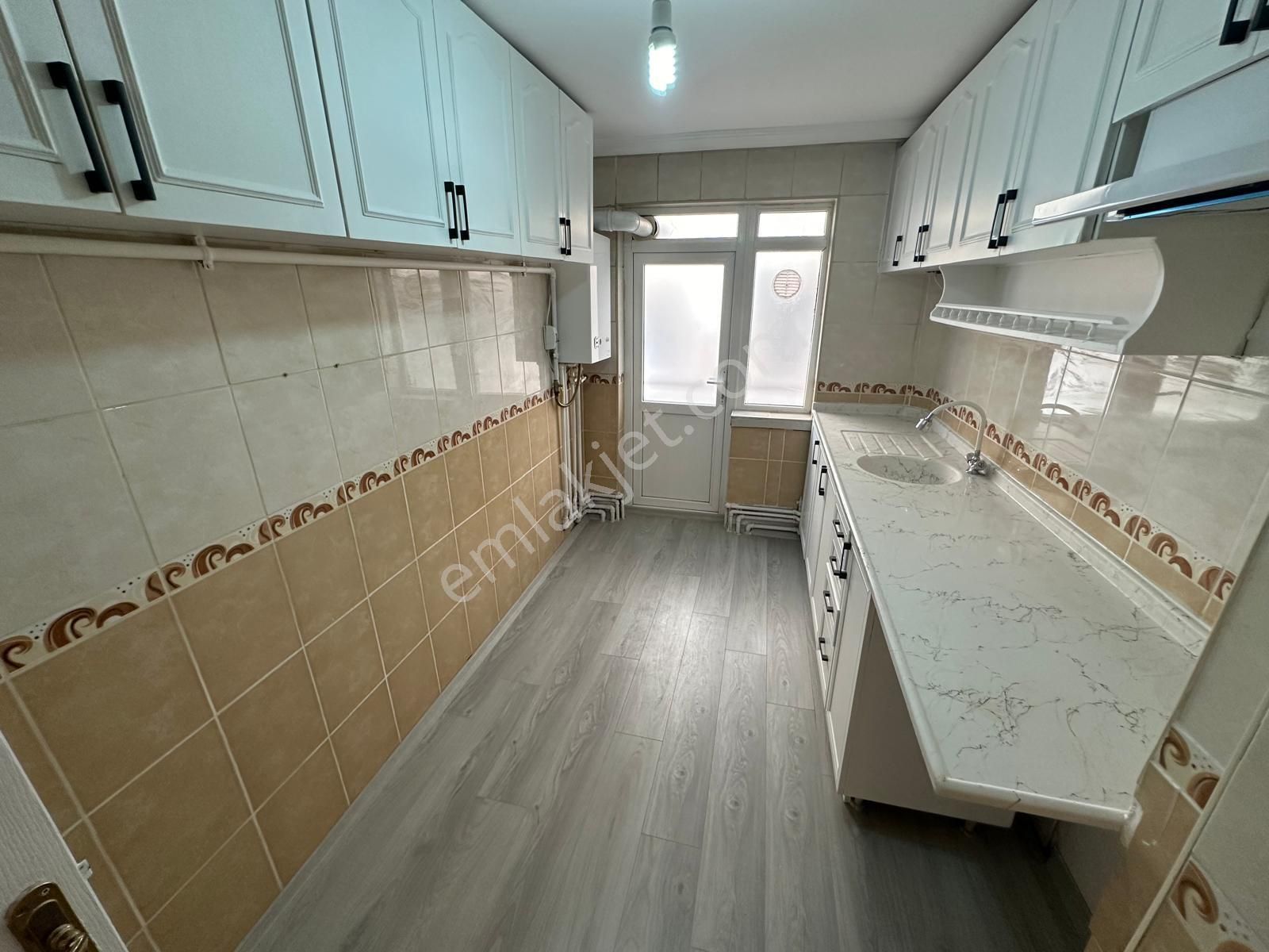 Nişantaşı Pazar Yakını Güney Cephe Yatırıma Uygun 2+1 Daire !!!!