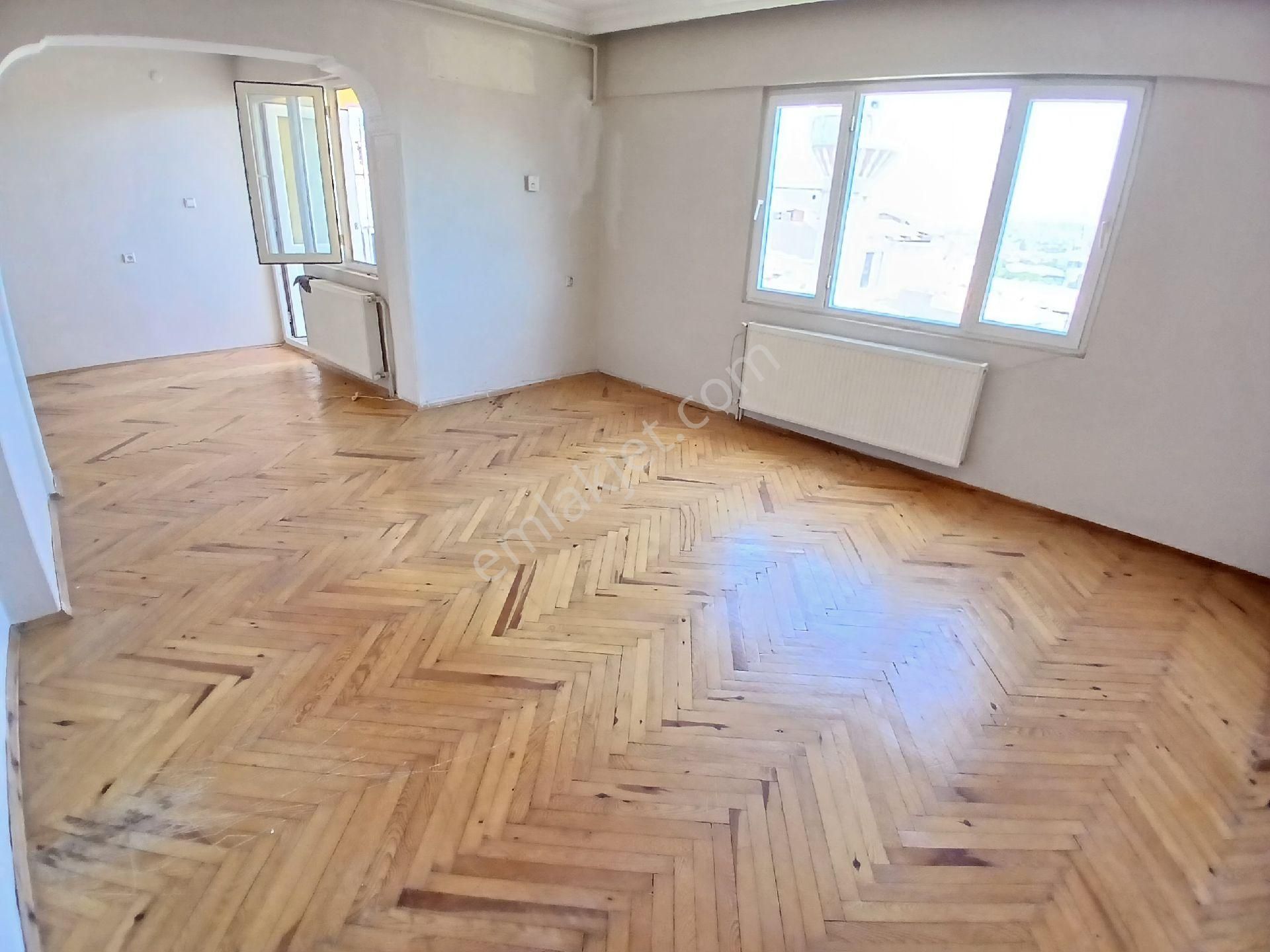 Topraklık'ta Kiralık  2+1 110 M2 Daire Otogara 300 Mt. 
