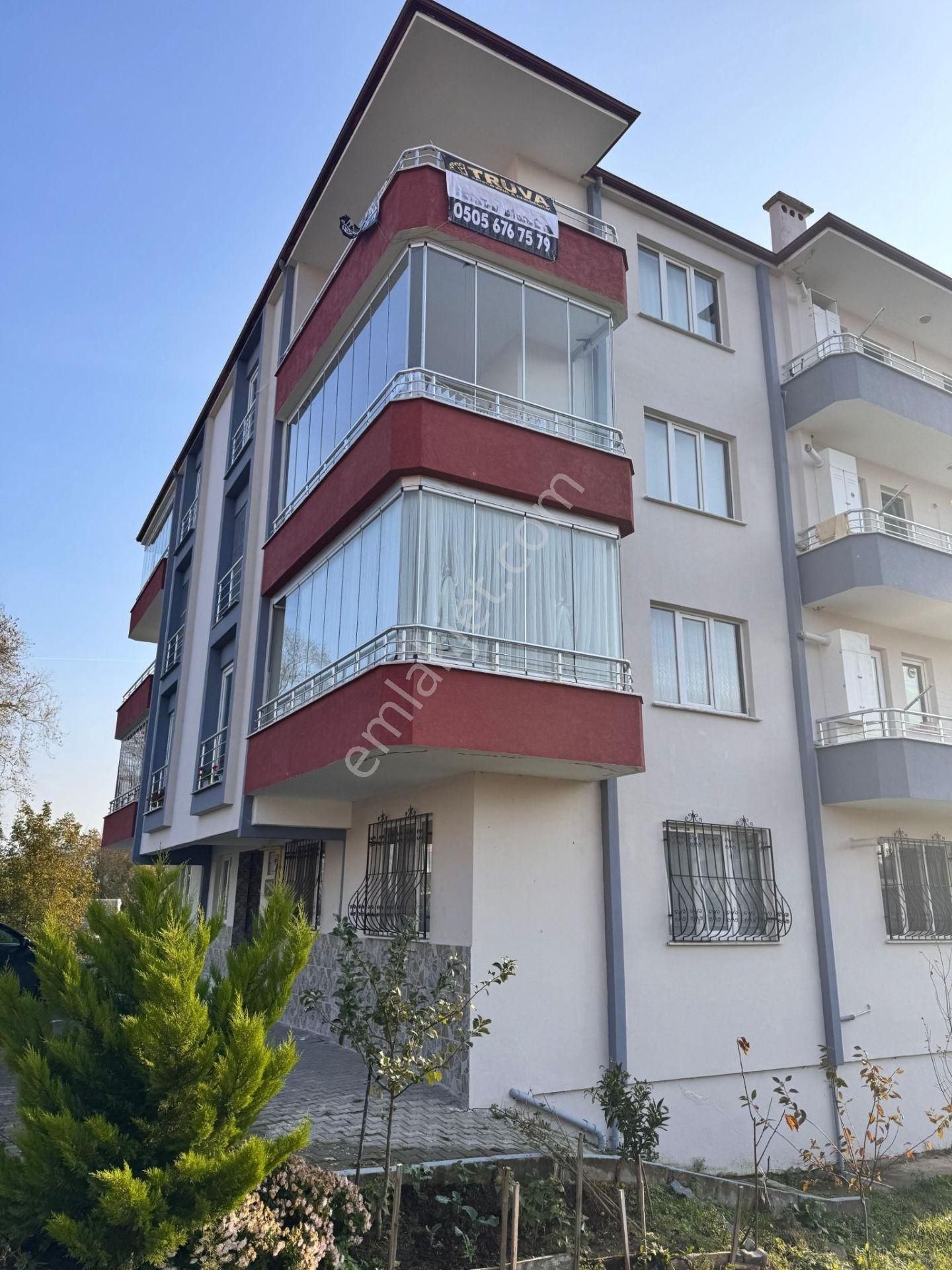Truva// Onur Gündüzcü'den Pazar Mahallesinde Merkezi Konumda 4+1