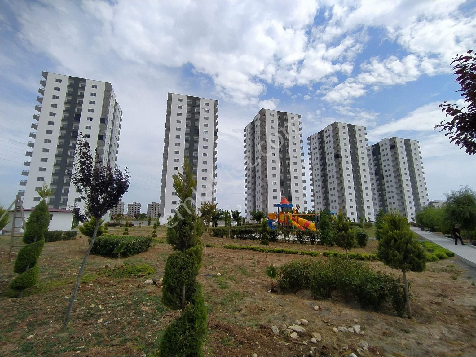 Çerçi Emlak'tan Kavaklı Mahallesinde İlkem Baraj Konutlarında Satılık Daire