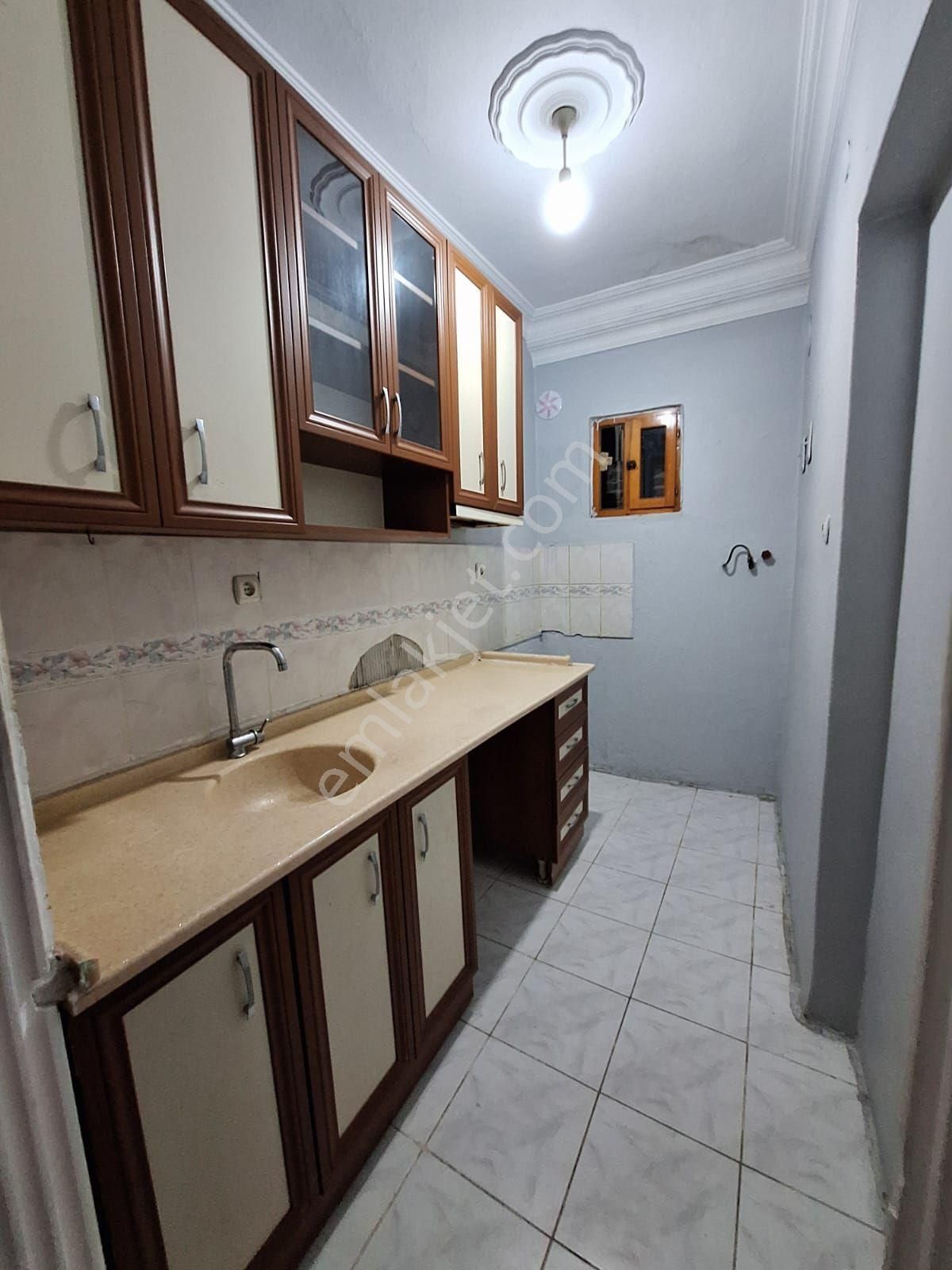 Canyapı'dan Altay Cami Mevkiinde 2+1 Sobalı Yüksek Giriş Kiralık Daire
