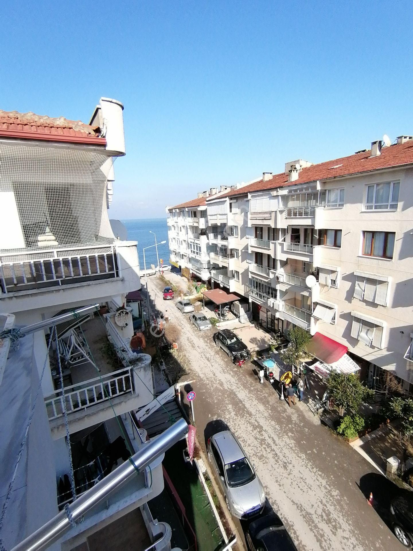 Çınarcık Harmanlar Mh.'de ,sahile Çok Yakın,merkezi Konumda, 2+1 Satılık Daire