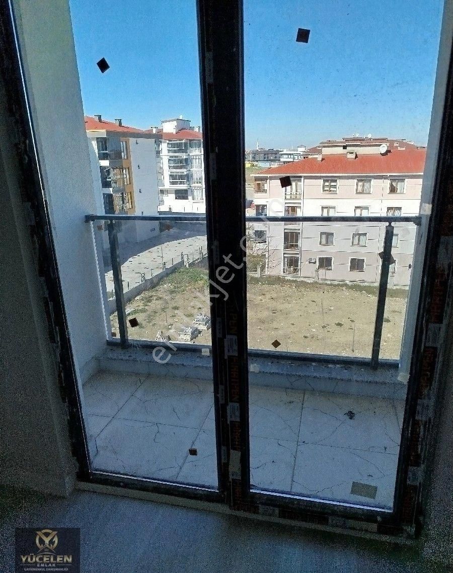 Yücelen Emlaktan Site İçi- Yüzme Havuzlu -kapalı Otoparklı- Satılık 1+1 Daire