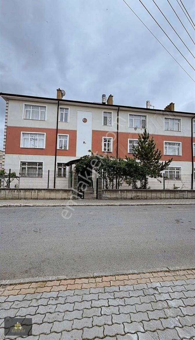 Mehmet Akif'de 3+1 3 Cepheli Satılık Daire