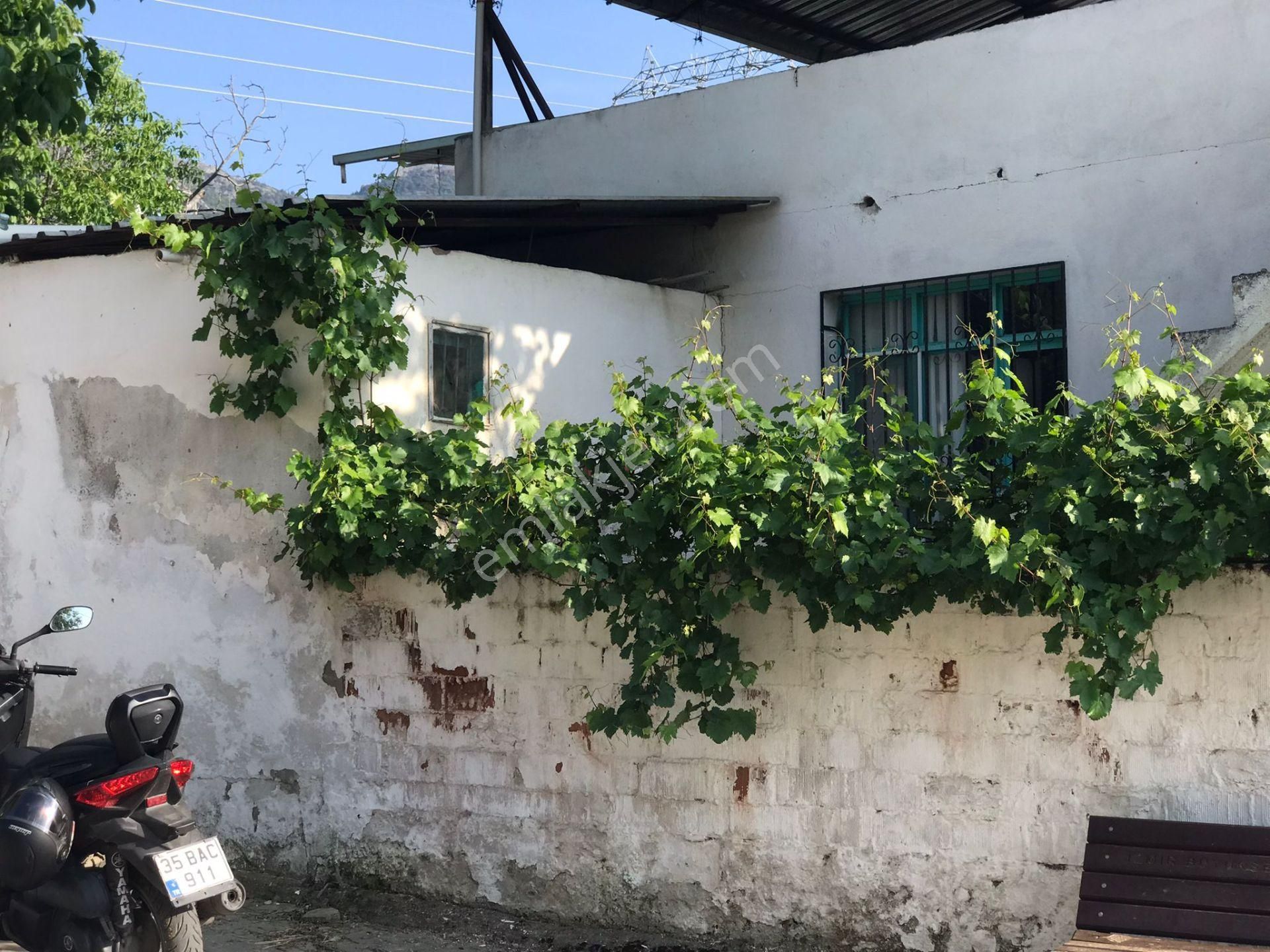 Tire Atılım Emlaktan Üzümler Köyün De Satılık Köy Evi
