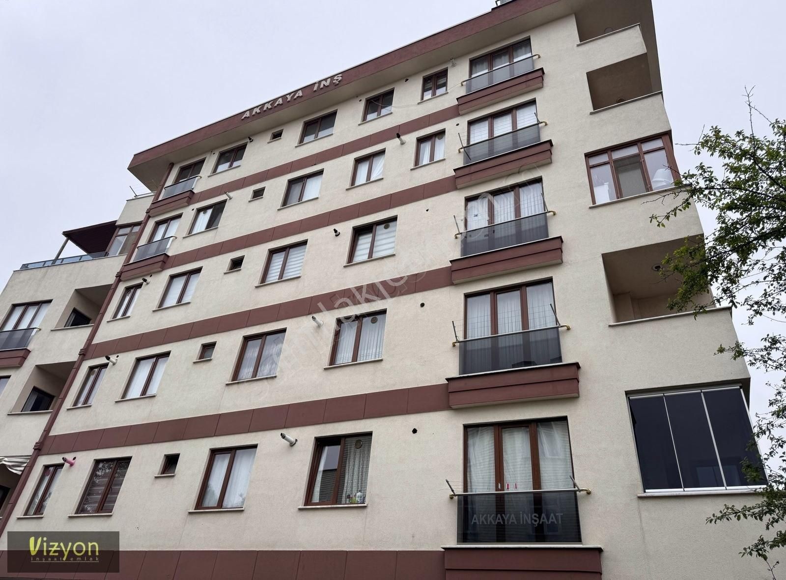Ara Kat 2+1daire Kredi Sınırı Yok Kocaman Otoparkı Vardır
