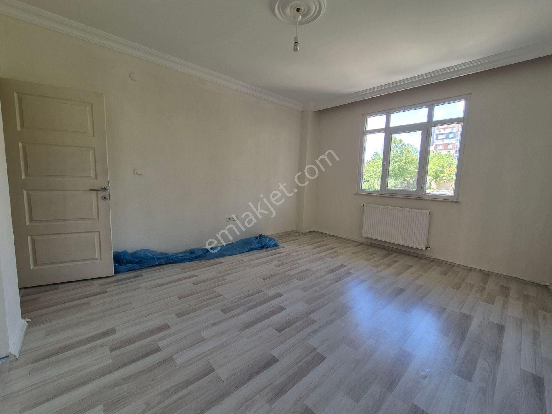 İnönü Mh. Merkeze Yakın Ayrı Mutfaklı Geniş Eşyasız Bakımlı 1+1