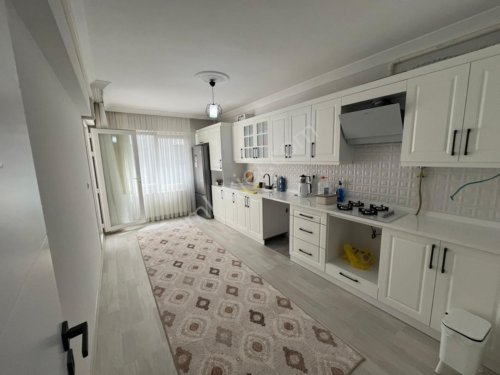 Manisa Akhisar Atatürk Mahallesi Satılık Geniş Ferah 110 M2 2+1 Daire 1 Yaşında