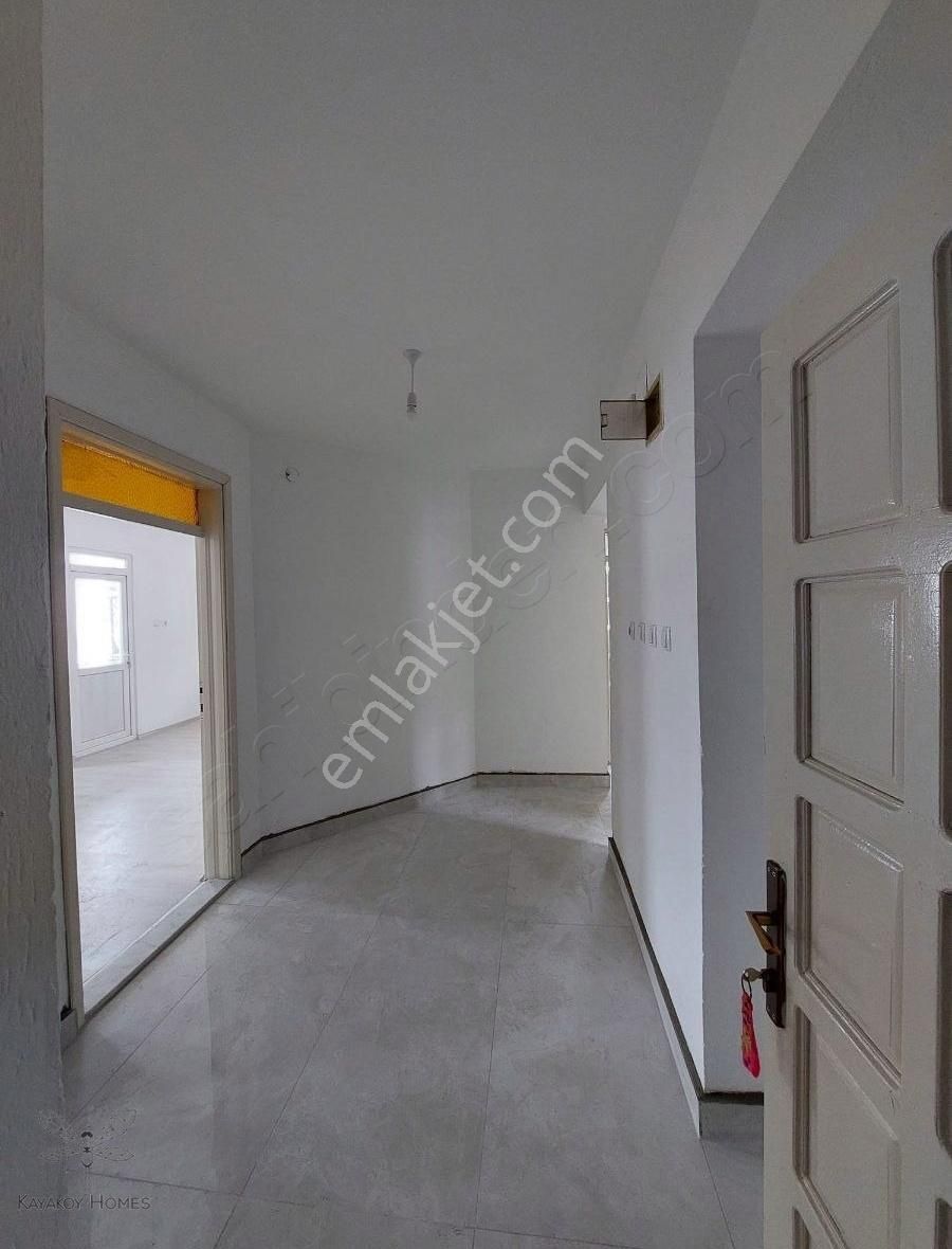 Akarca Mahallesi'nde Anacadde Üzeri 2+1 Kiralık İşyeri R-18