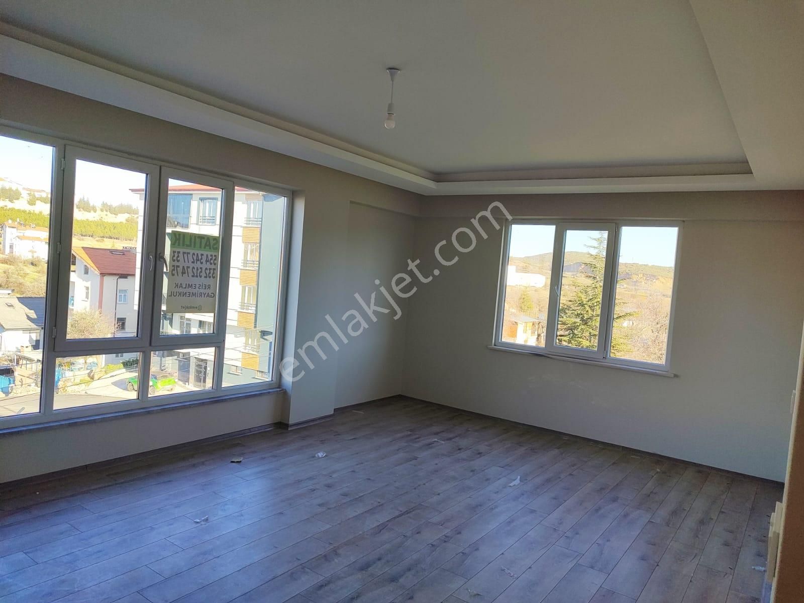 Reis Emlak Gayrimenkulden Satılık Yeni Mahallede Lüxs Daire 160m2