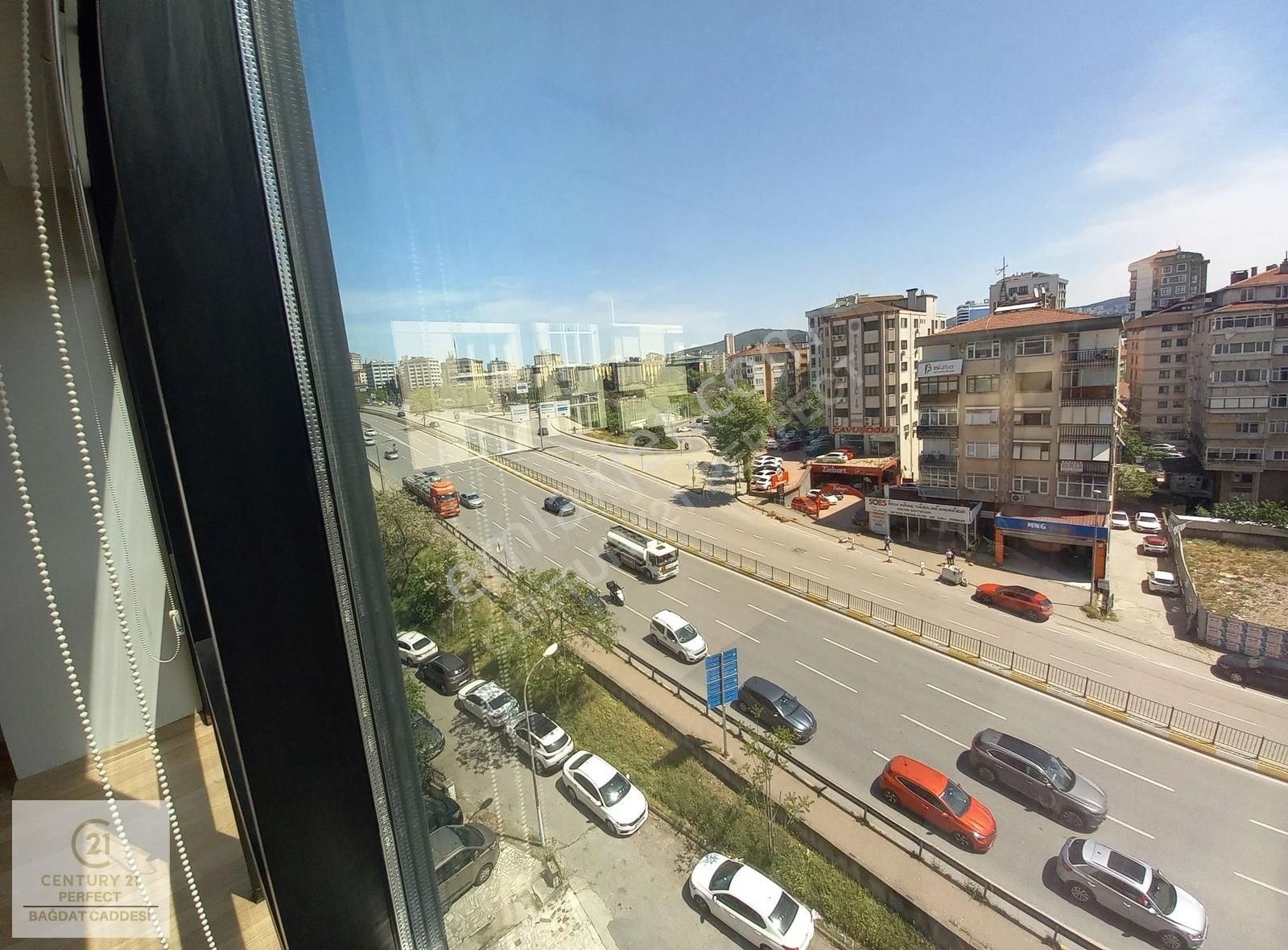 Bostancı E-5 Yan Yolda Kiralık Ofis Katı
