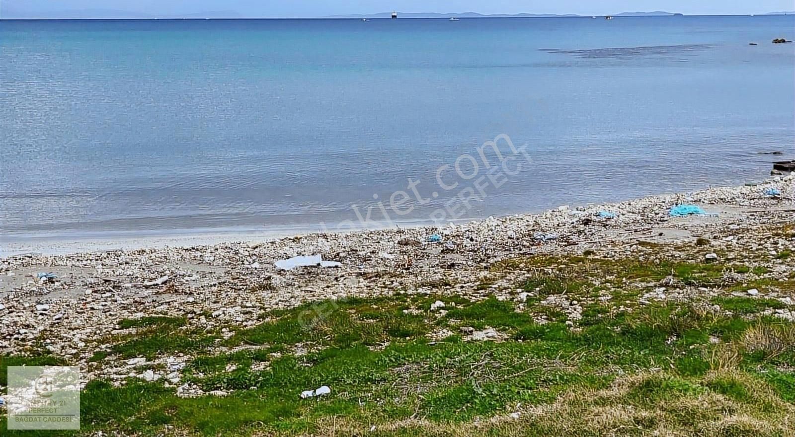 İzmir Çeşme'de Denize Sıfır Satılık Arsa Emsalsiz Konumda