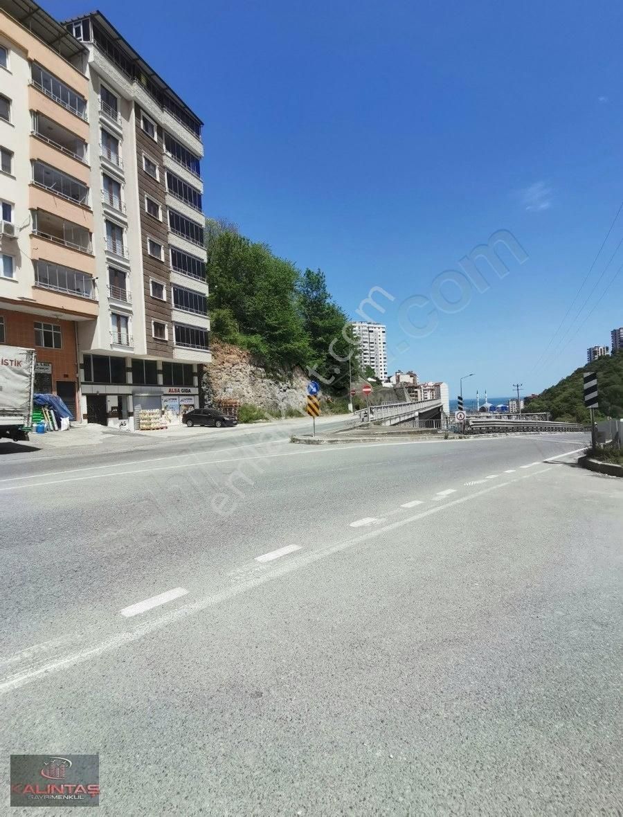 Akyazı Yolu Üzerinde Kiralık Çatıkatı 2+1 Merkezi Kömürlü Sistem