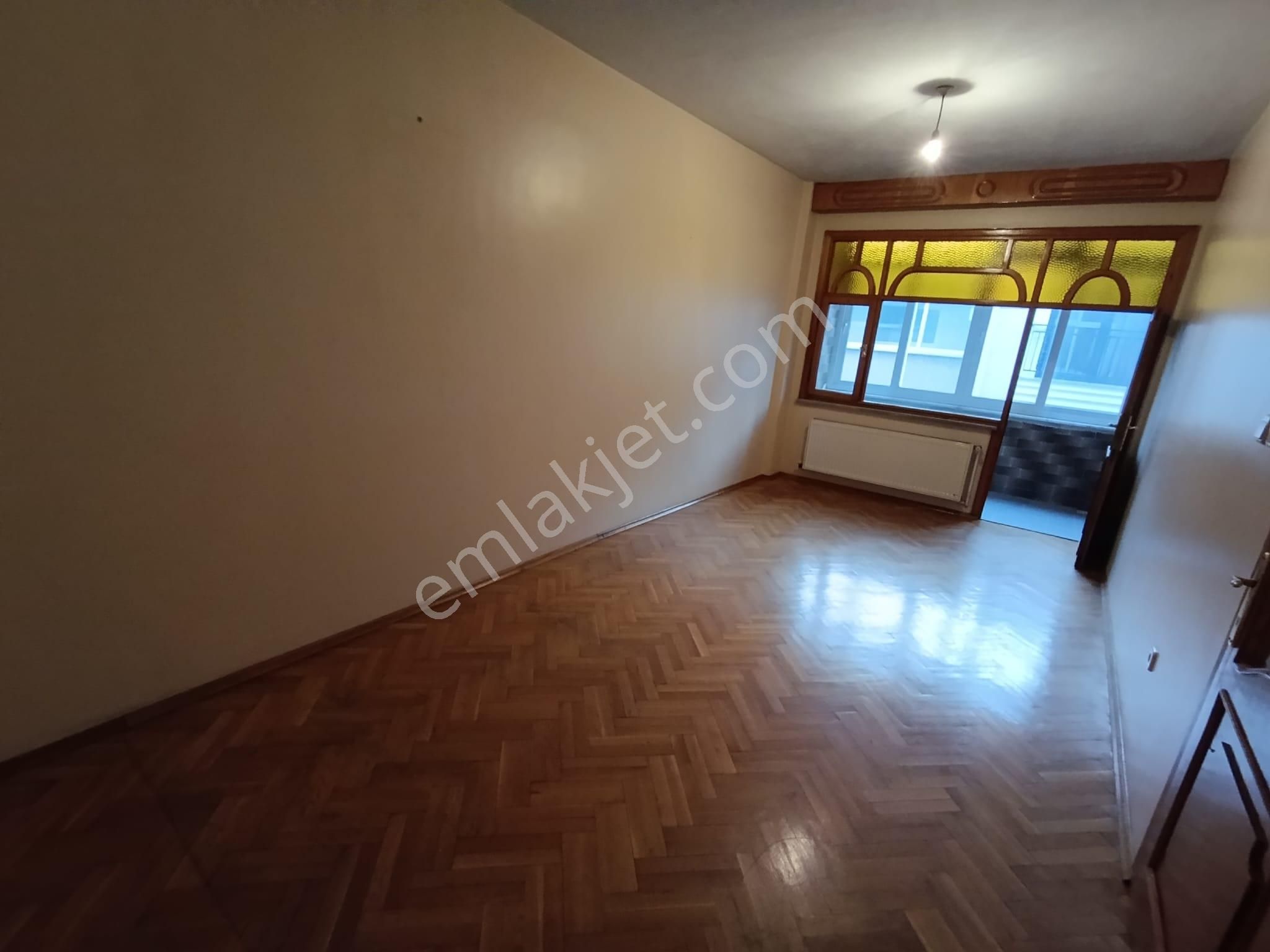 Kiralık Daire 100 M2.3.kat Kemalpaşa Mah.metrobüs 5 Dk Msf