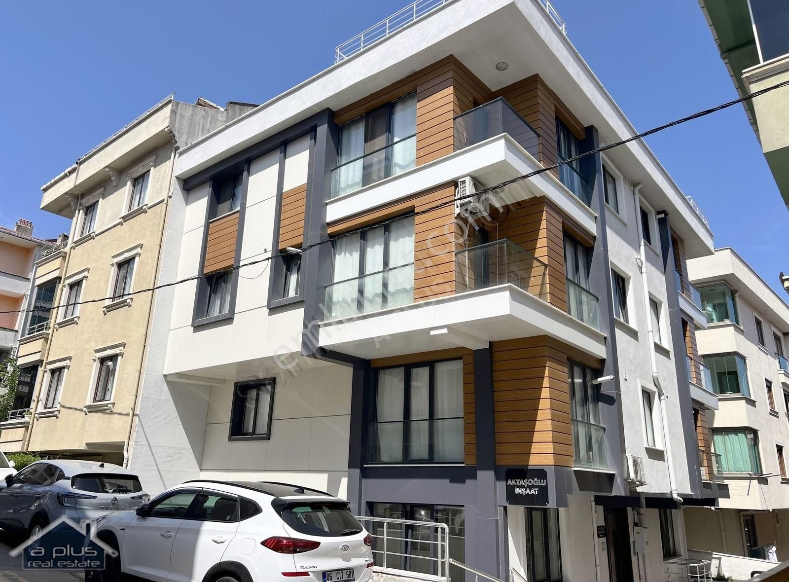 Üsküdar, Ferah Mah, Yeni Bina'da 3+1 Satılık Ters Dublex Daire.