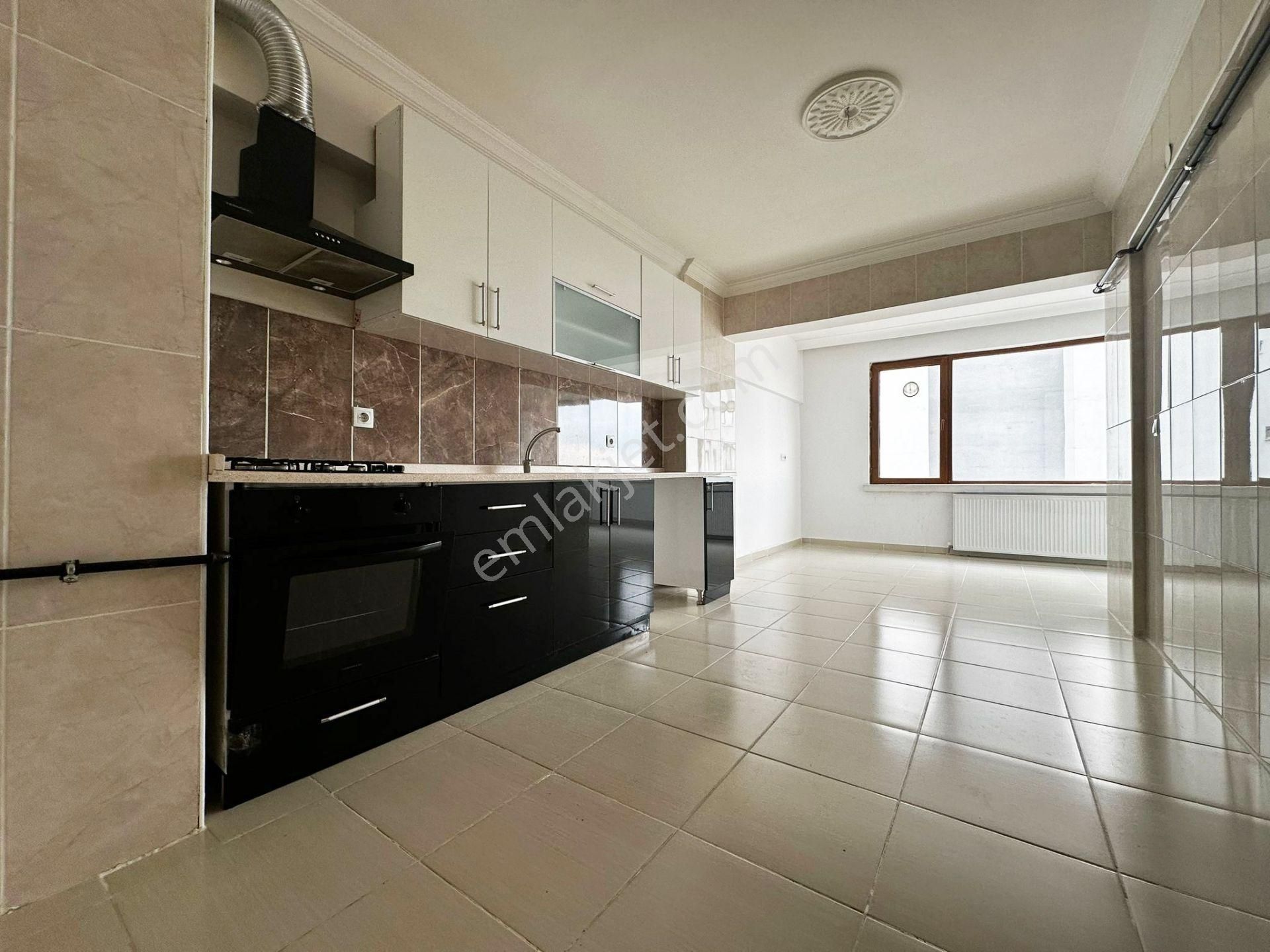 Natayolu Caddesinde Site İçinde 130 M² Manzaralı Satılık Daire!!