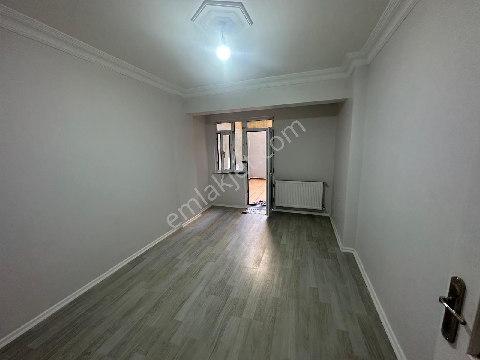 Esenler Menderes Mahallesinde Satılık Daire Krediye Uygun Yüksek Giriş 3+1