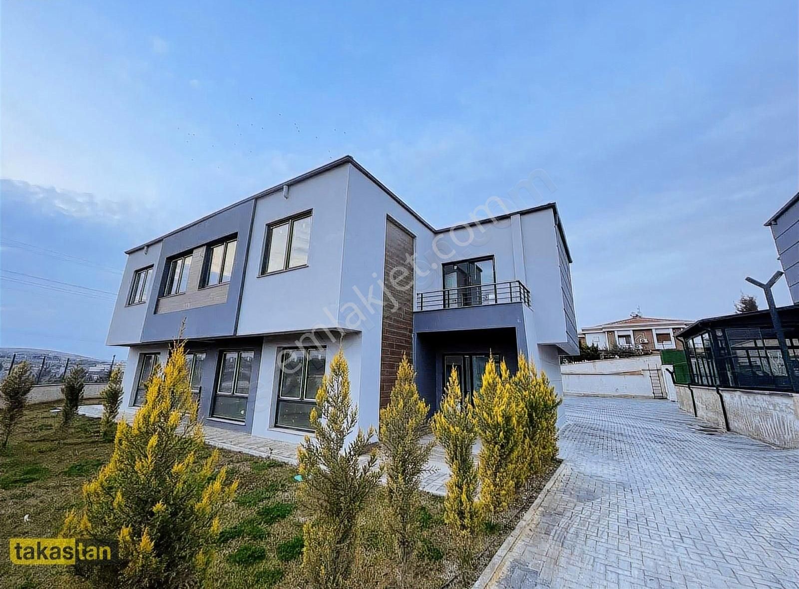 Körkün Muhteşem Lokasyonlu Geniş Oturumlu Ultra Lüx Villa