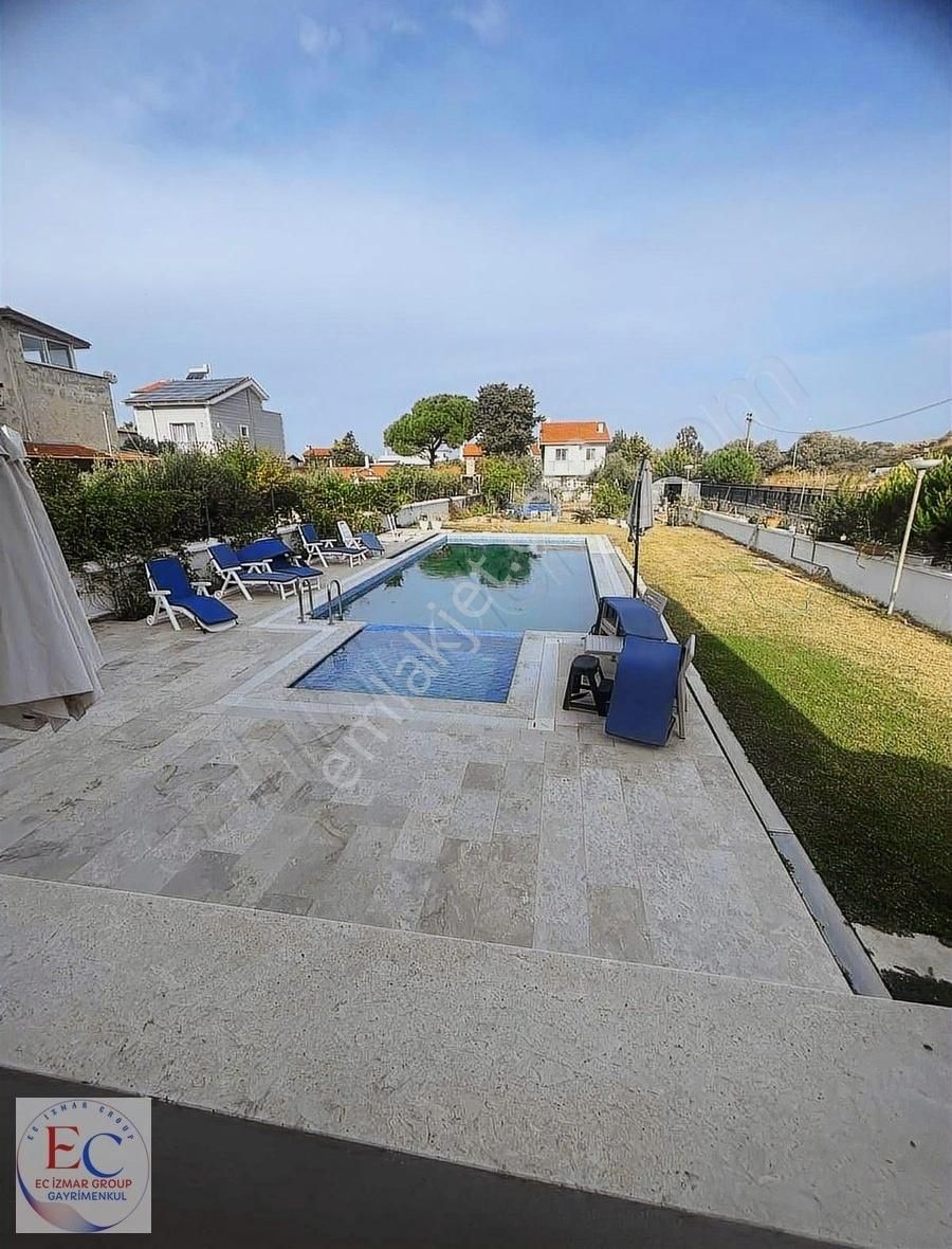 İzmir Urla Çeşmealtında Sahile Yürüme Mesafesinde Havuzlu Kiralık Daire