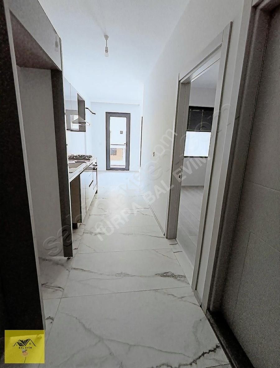 Seyrek Merkezde Esyalı, Esyasız Kiralık Geniş Ferah 1+1 Daıreler