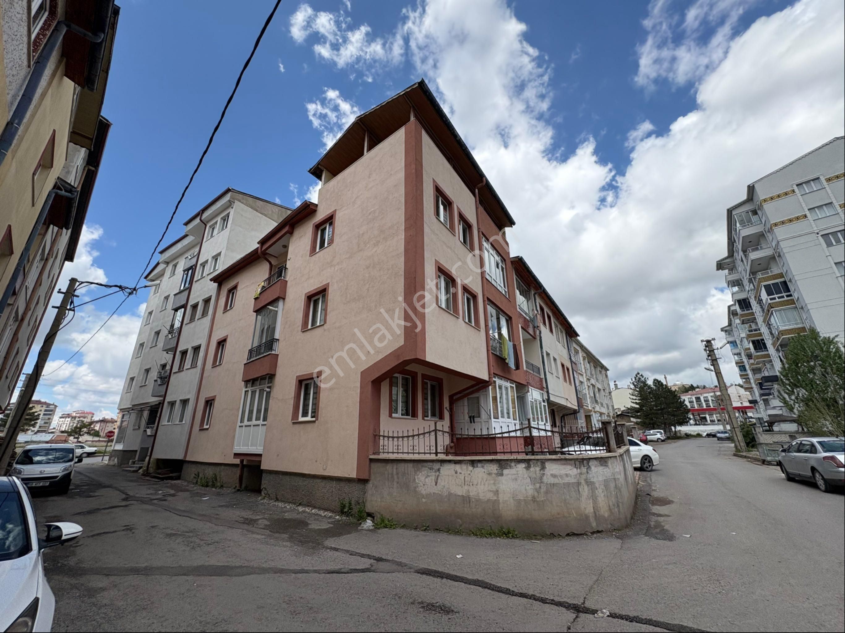 Kabze Emlaktan Huzur Mahallesinde Satılık Daire..!!!