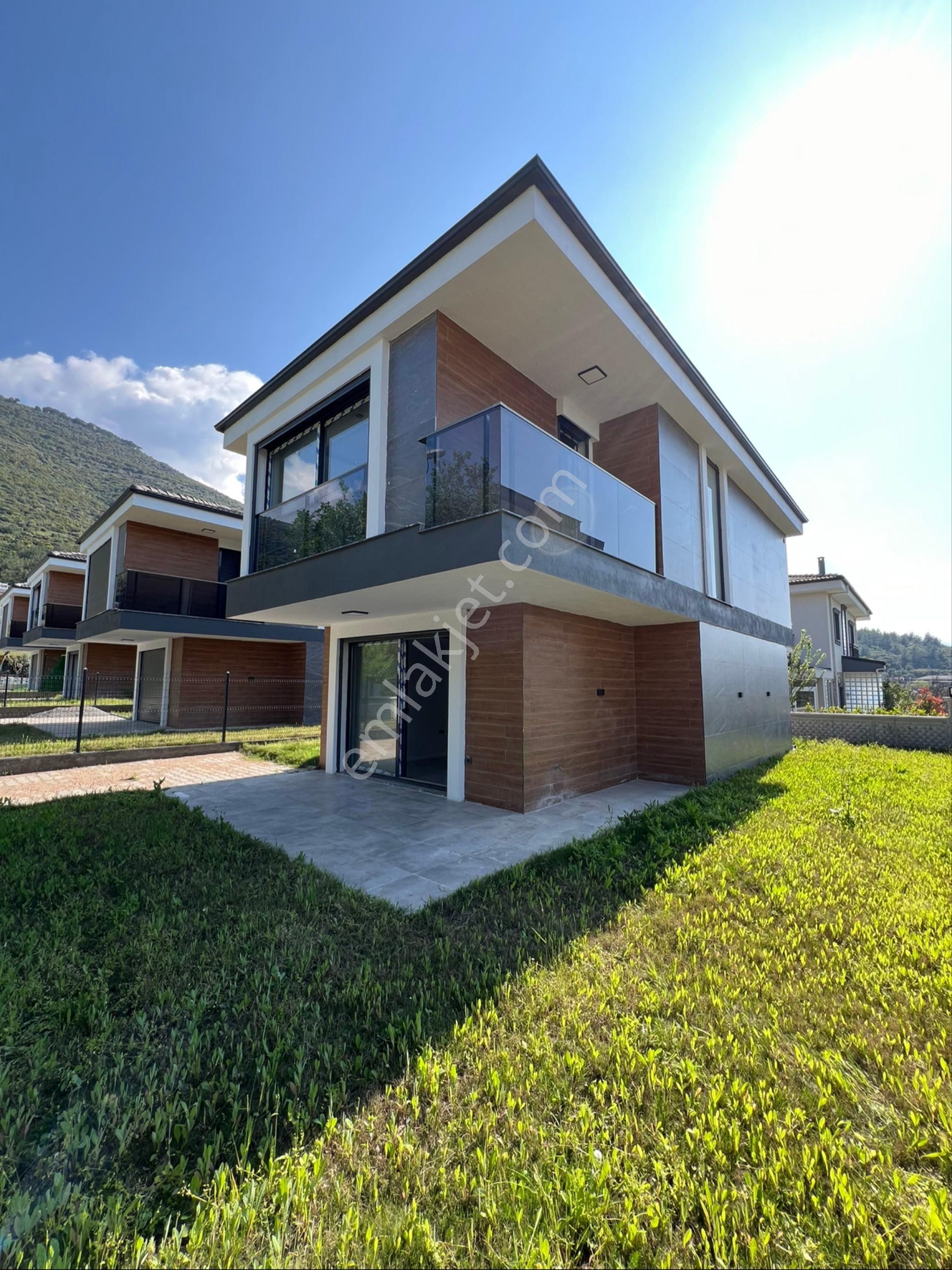 Kuşadası Güzelçamlı’da Satılık 3+1 140m2 Müstakil Villa