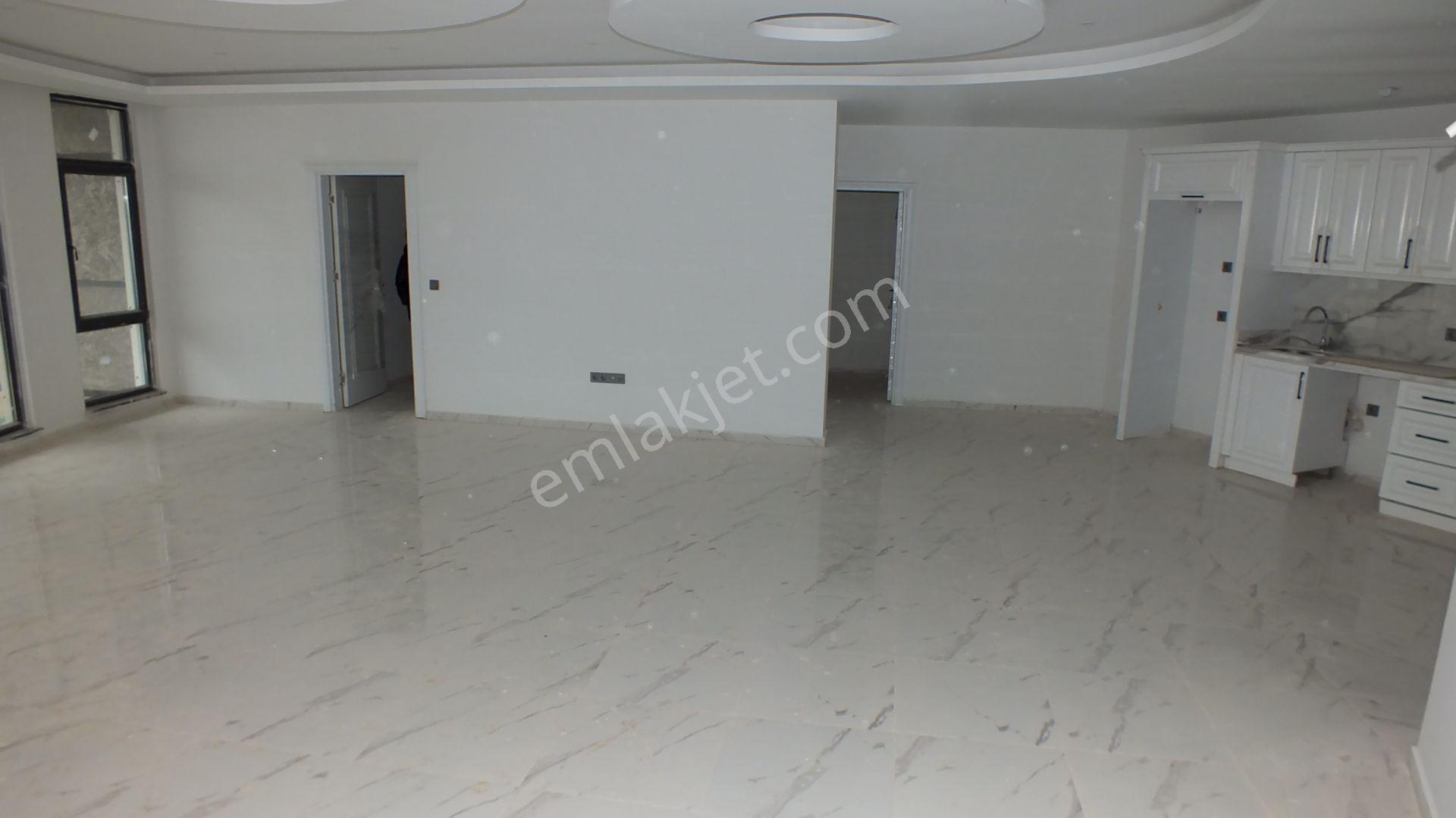 Yalıncakta Satılık 7+1 Sıfır Tripleks Villa - Görsel 24