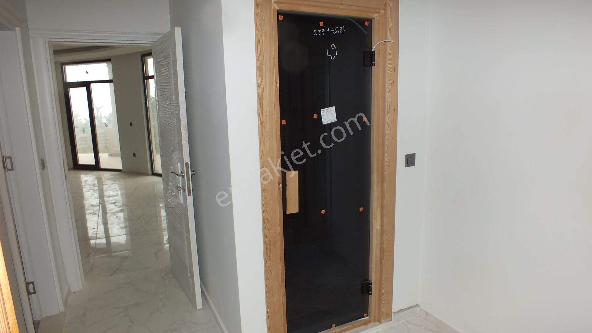 Yalıncakta Satılık 7+1 Sıfır Tripleks Villa - Görsel 32