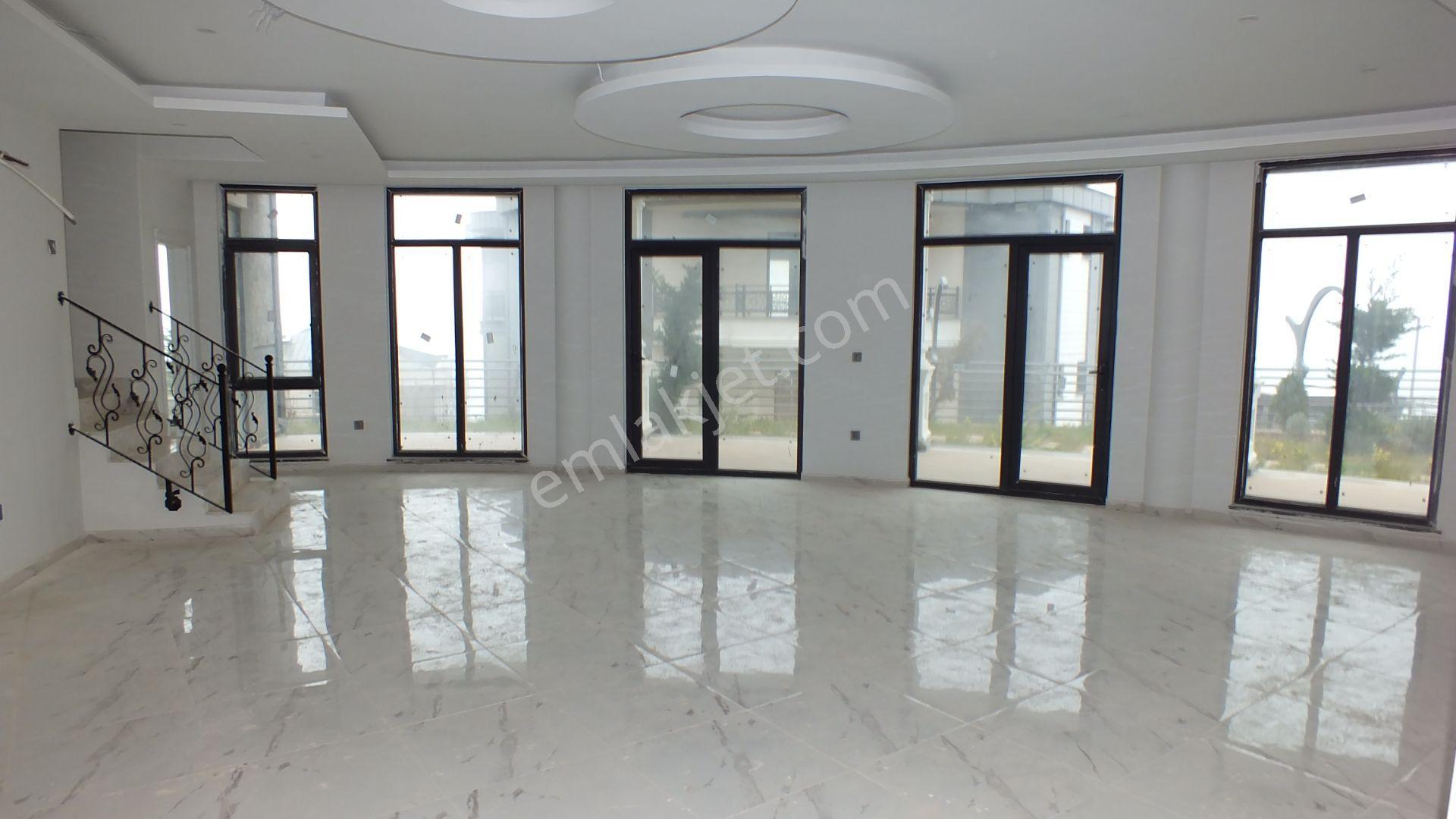 Yalıncakta Satılık 7+1 Sıfır Tripleks Villa - Görsel 25