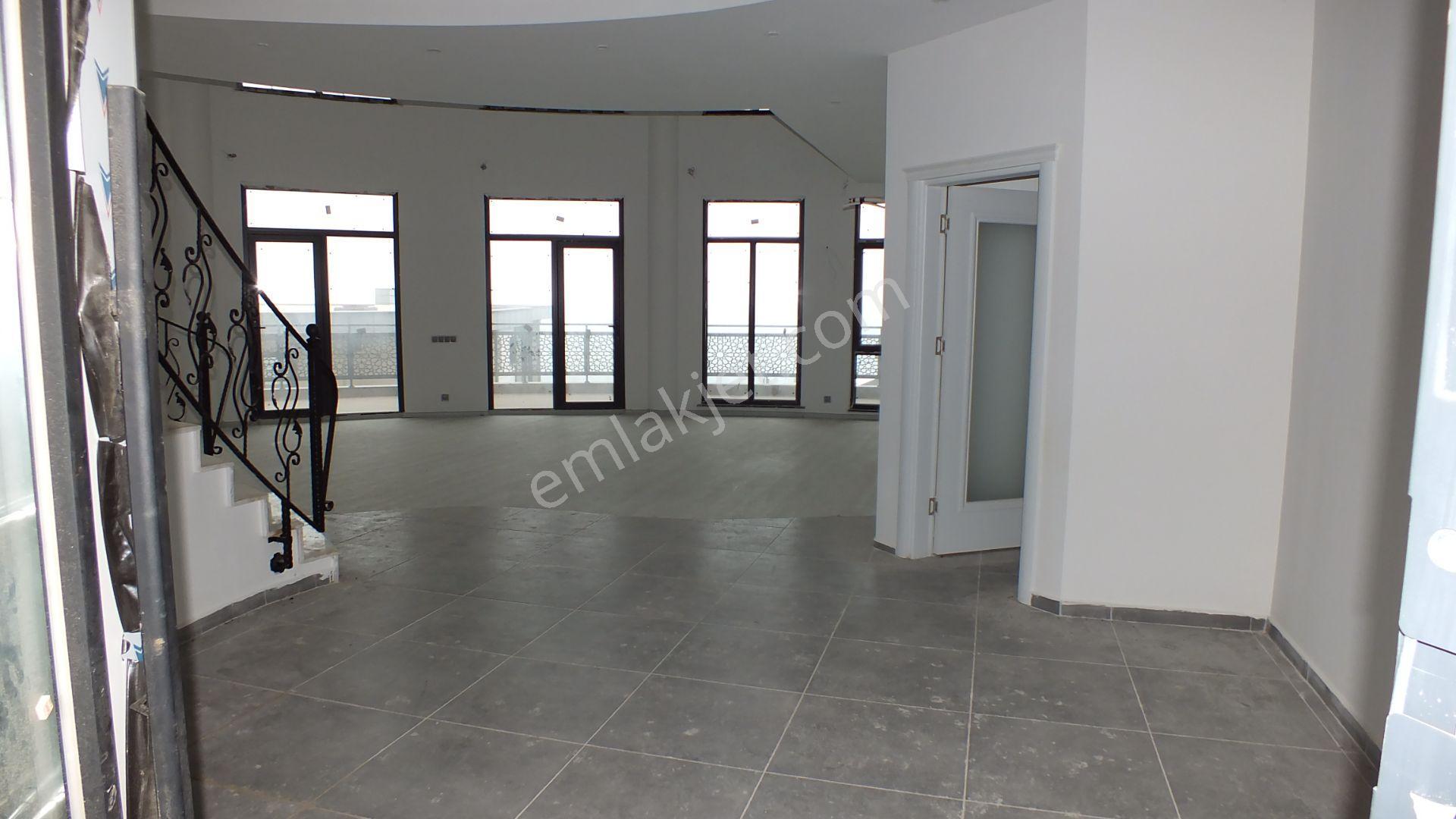 Yalıncakta Satılık 7+1 Sıfır Tripleks Villa - Görsel 18