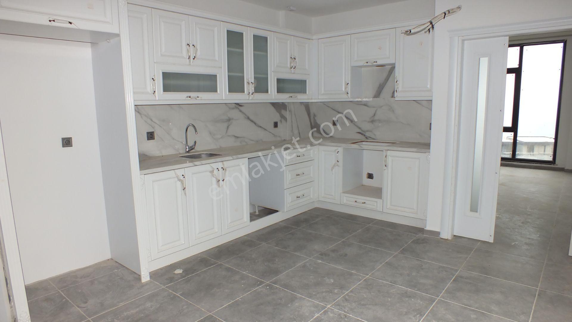 Yalıncakta Satılık 7+1 Sıfır Tripleks Villa - Görsel 21