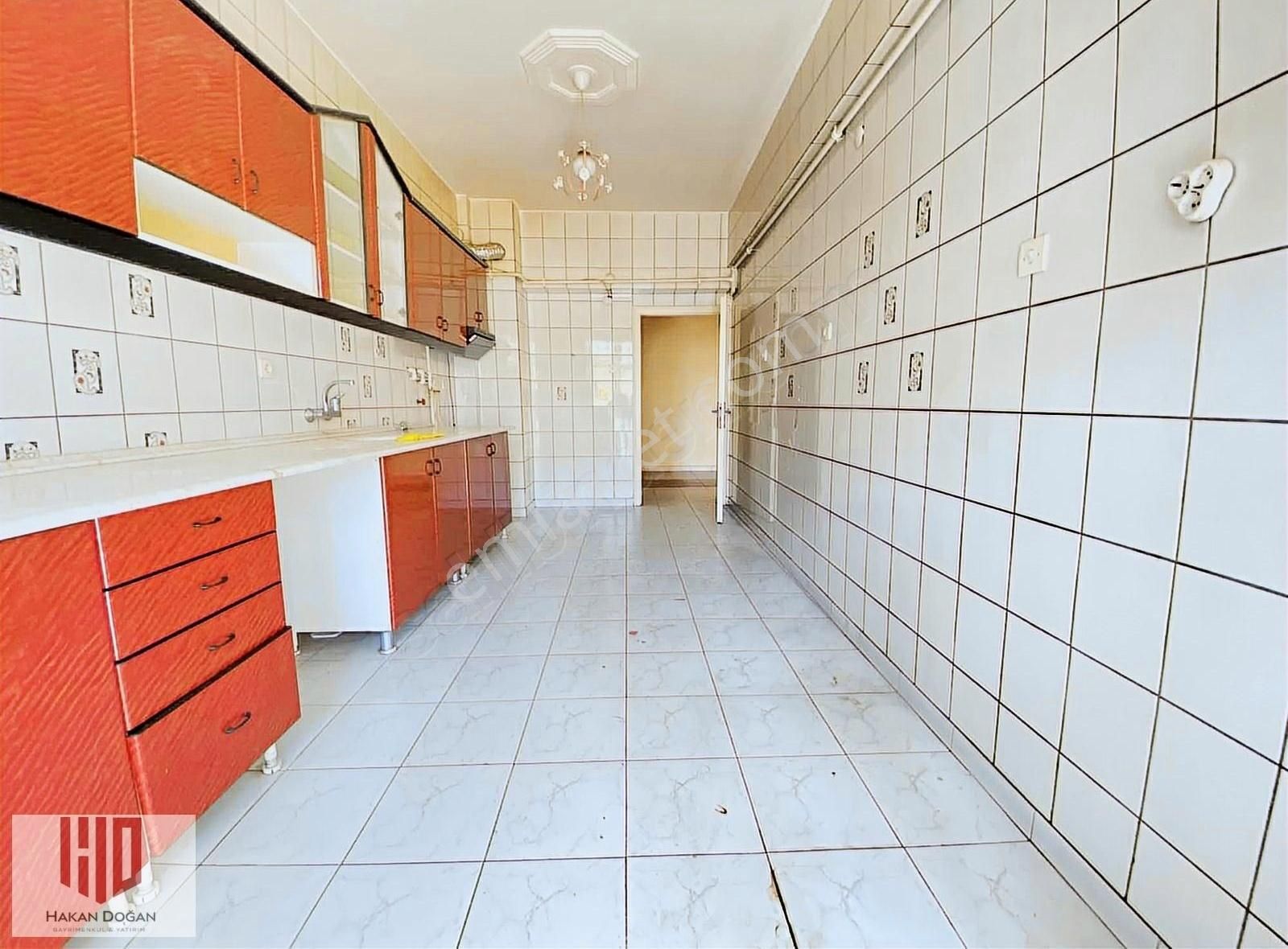 Merkeze Yakın Cadde Üzeri Satılık 4+1 Daire