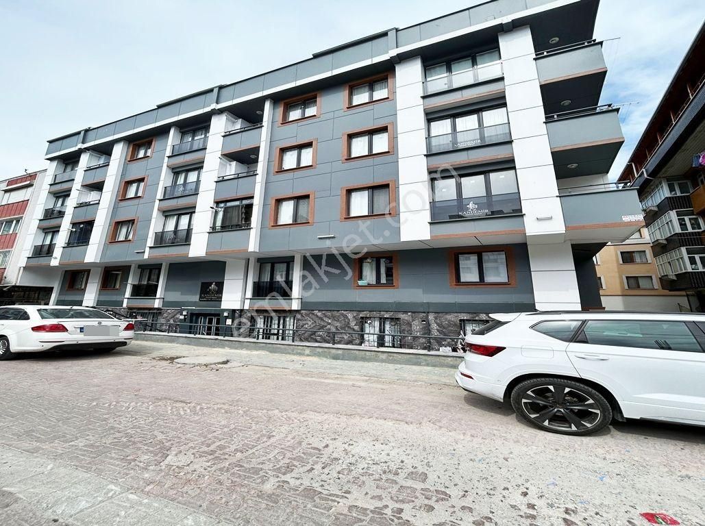 İstanbul'un En Nezih Mahallesinde 2+1 Ulaşıma Yakın Ara Kat