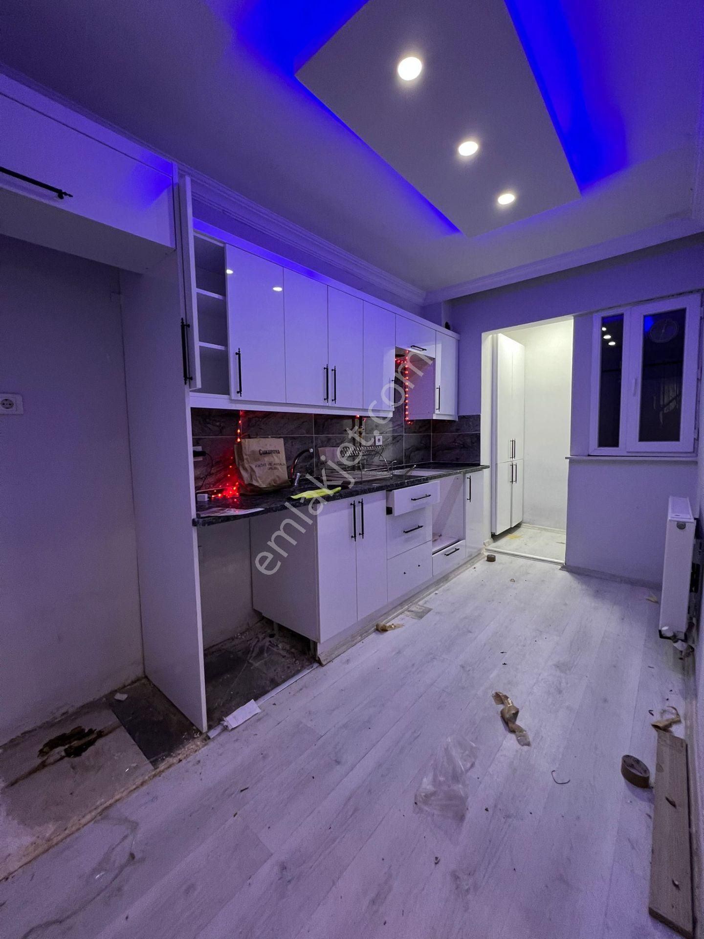 🏡merkezefendi Mahallesi 🏡 ✅3+1 120 M2 5 Katlının Zemin Katı ❇️ Kapalı Mutfak