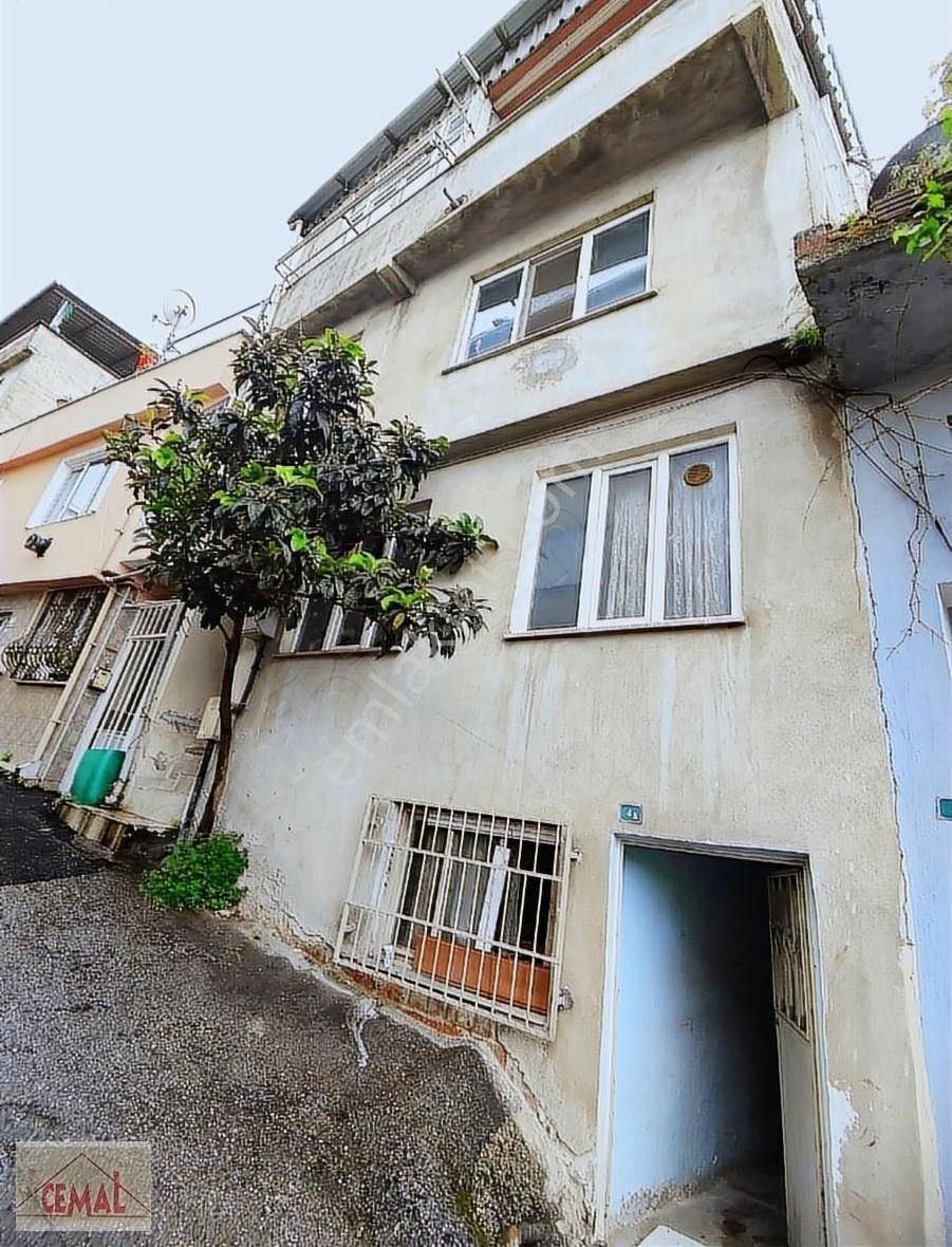 Cemal Emlak Bursa Yıldırım Kurtbasan 3 Katli Bodrumla 4 Kat 1+1