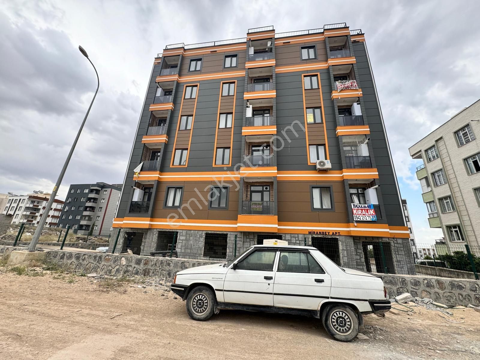 Yeşil Bahçe Dayrimenkulden Acill 1+1
