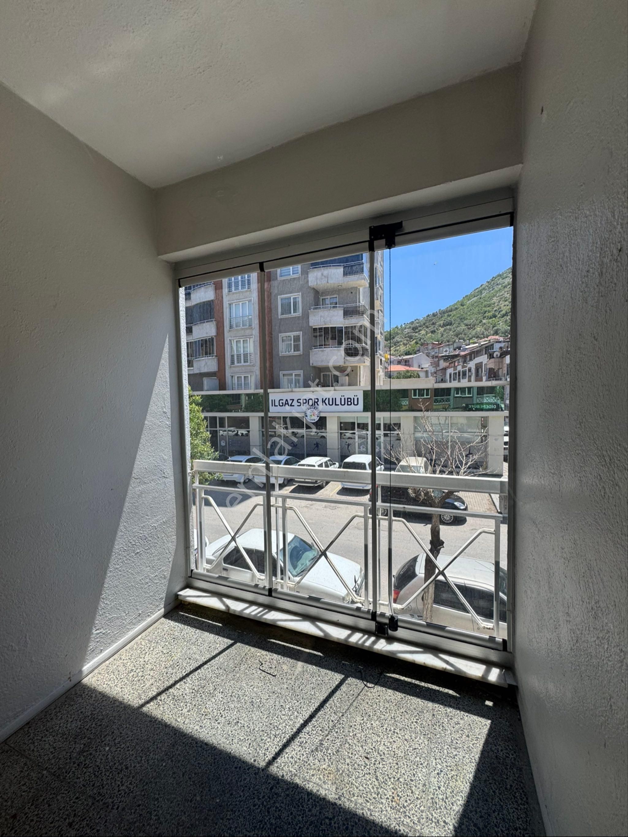 Güvenler Emlaktan Bozdoğan Petrol Mevkii 2+1 Kaloriferli Kiralık Daire