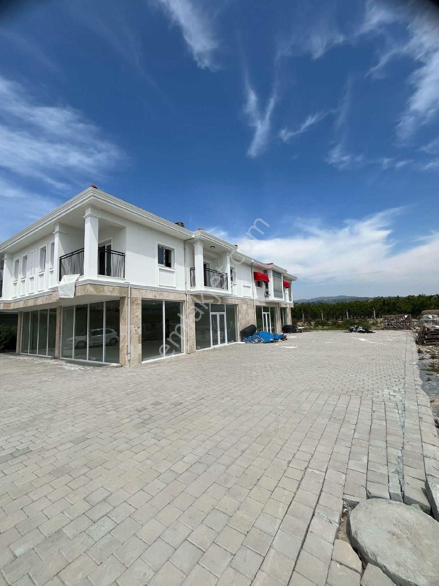 Kuşadası Davutlar Sahilinde Denize Yürüme Mesafesinde 2+1 Sıfır Daire