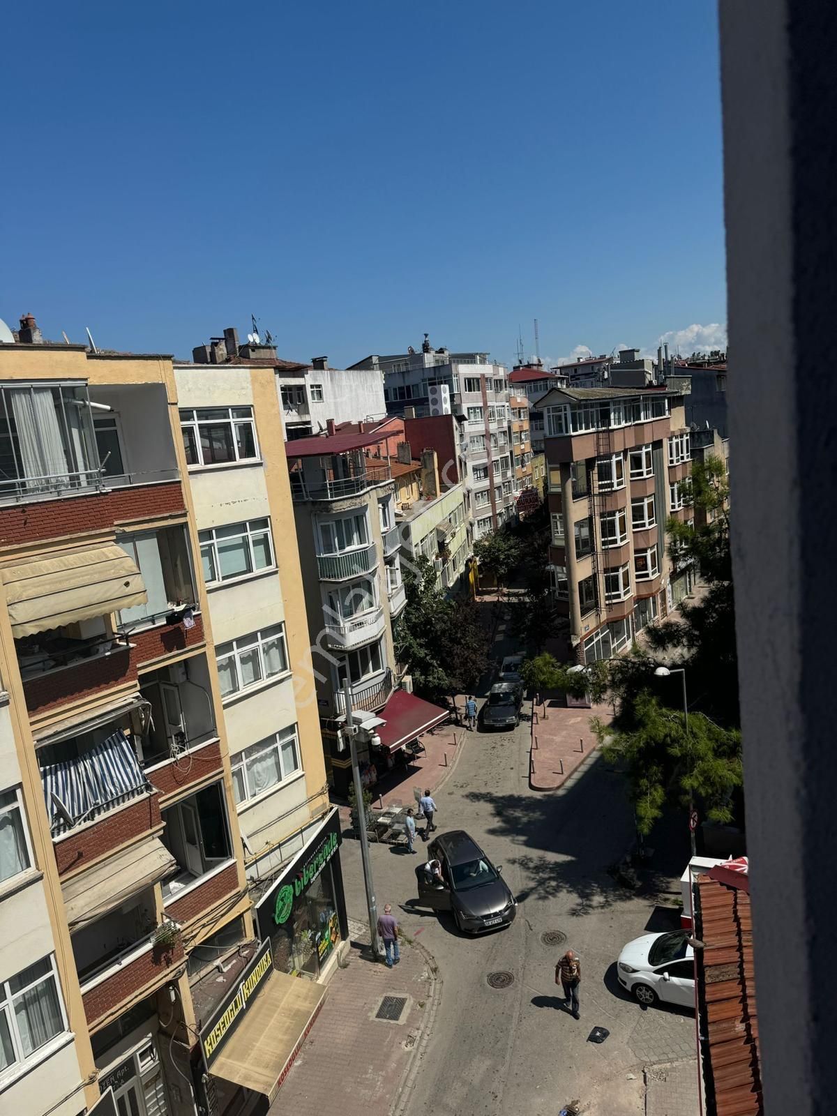 Truva Onur'dan Çiftlik Caddesinin Üst Arasında Satılık Daire