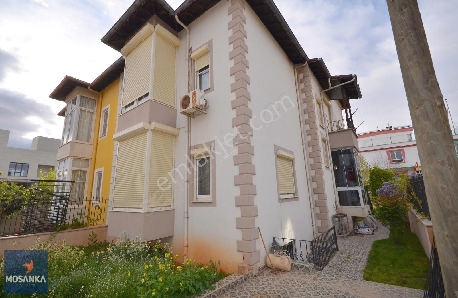 Mosanka'dan 15 Temmuz Mahallesinde 5+1 Tripleks Villa