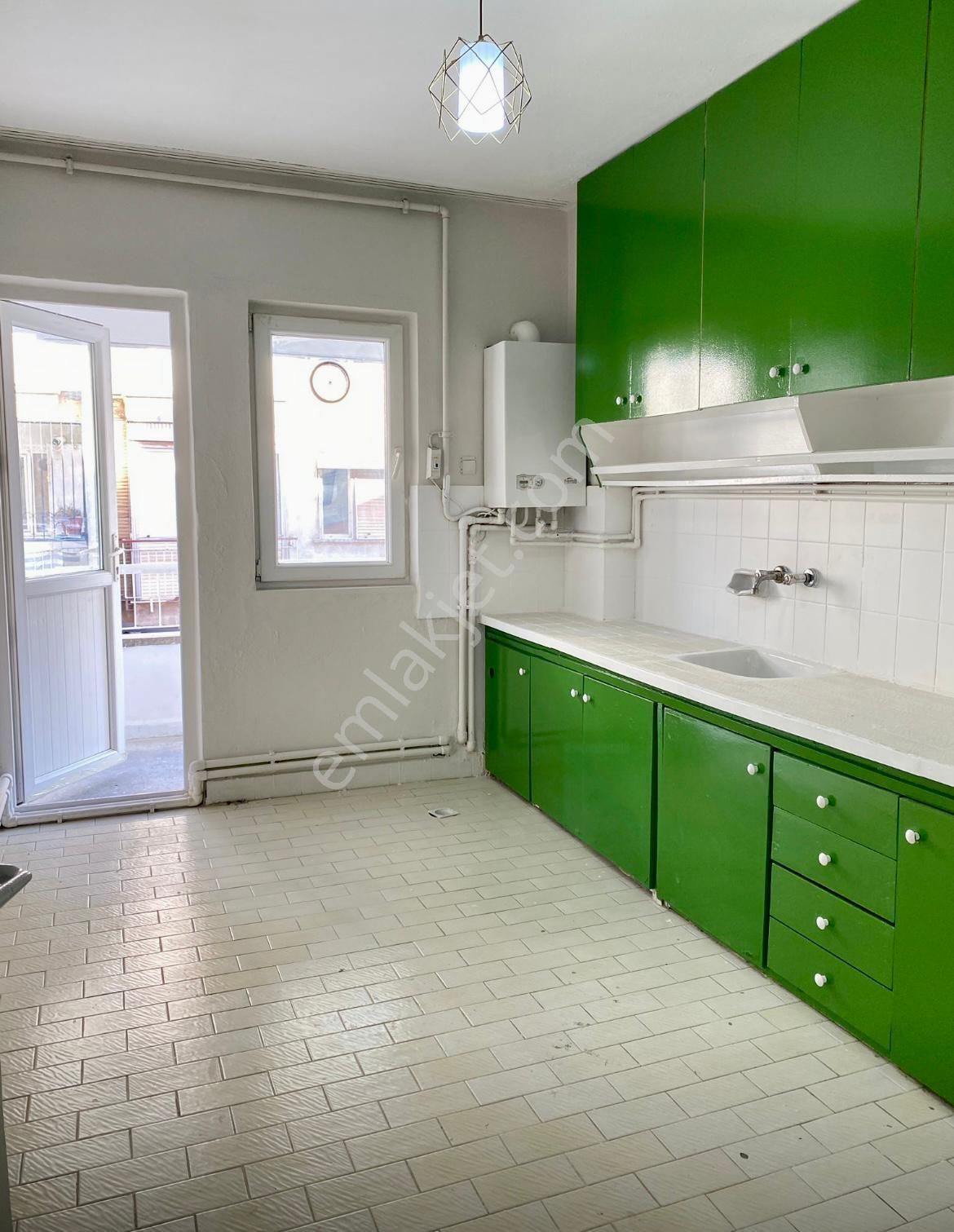 Denizli Merkezde 3+1 2. Kat Masrafsız Tadilatlı Kredili Acil Satılık Daire
