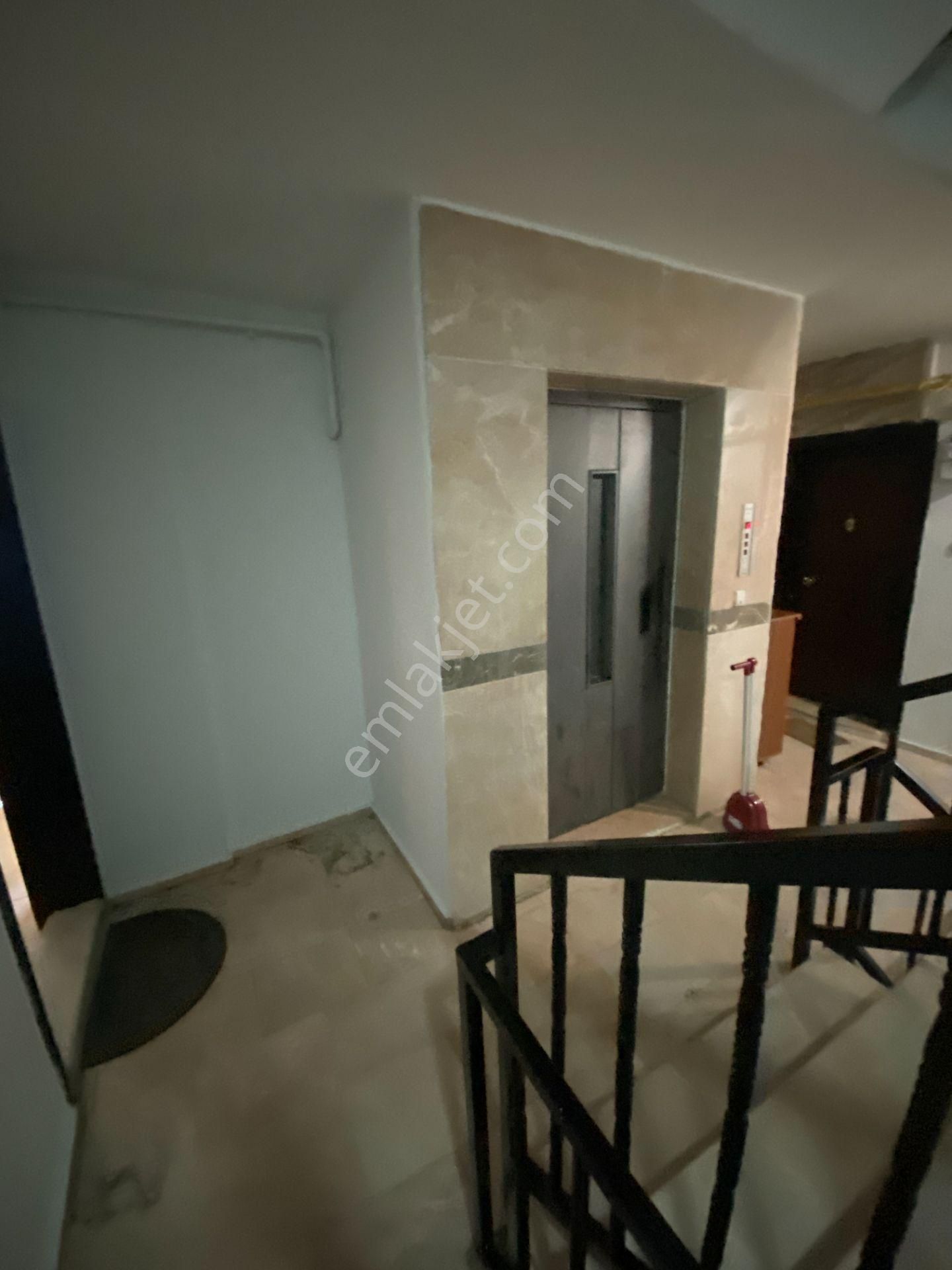 Hasanağa Parkı Ve Kampüs Yakını 3+1 Ve 120 M2 Kiralık Daire